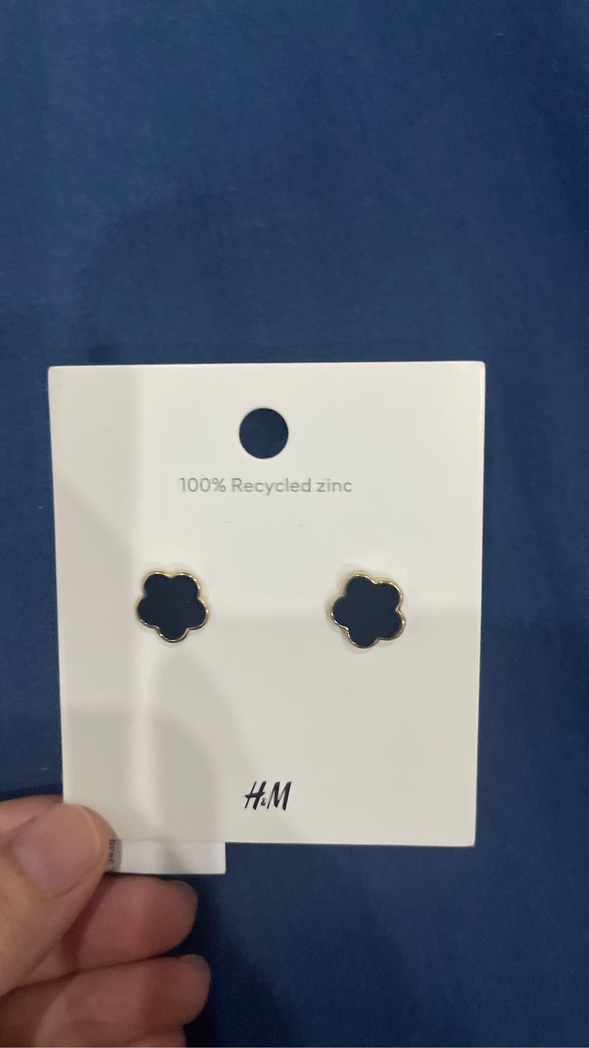 H&M Siyah Çiçek Küpe — görsel 2/3