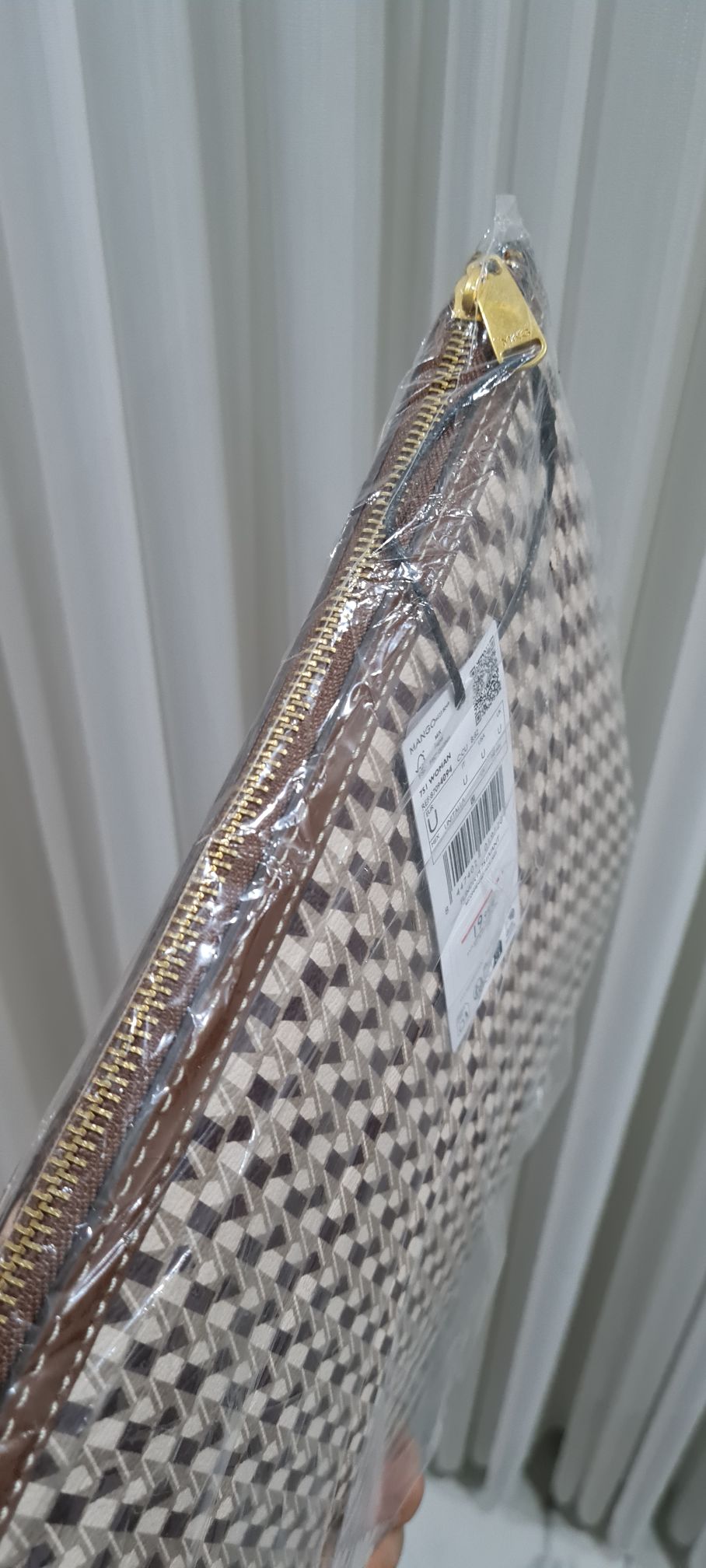 Mango logolu laptop kılıfı — görsel 4/5