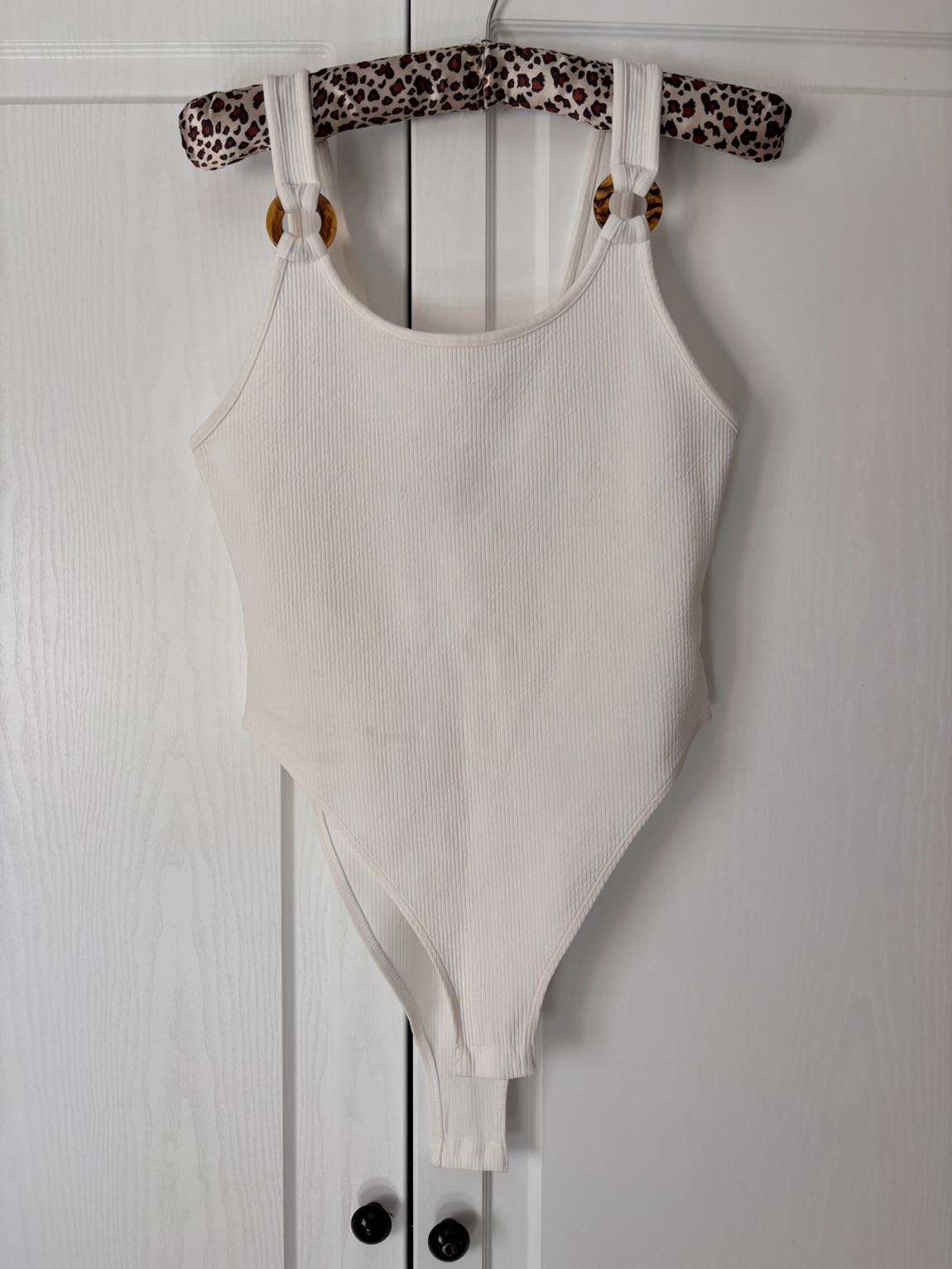 Beyaz çıtçıtlı bodysuit — görsel 2/6