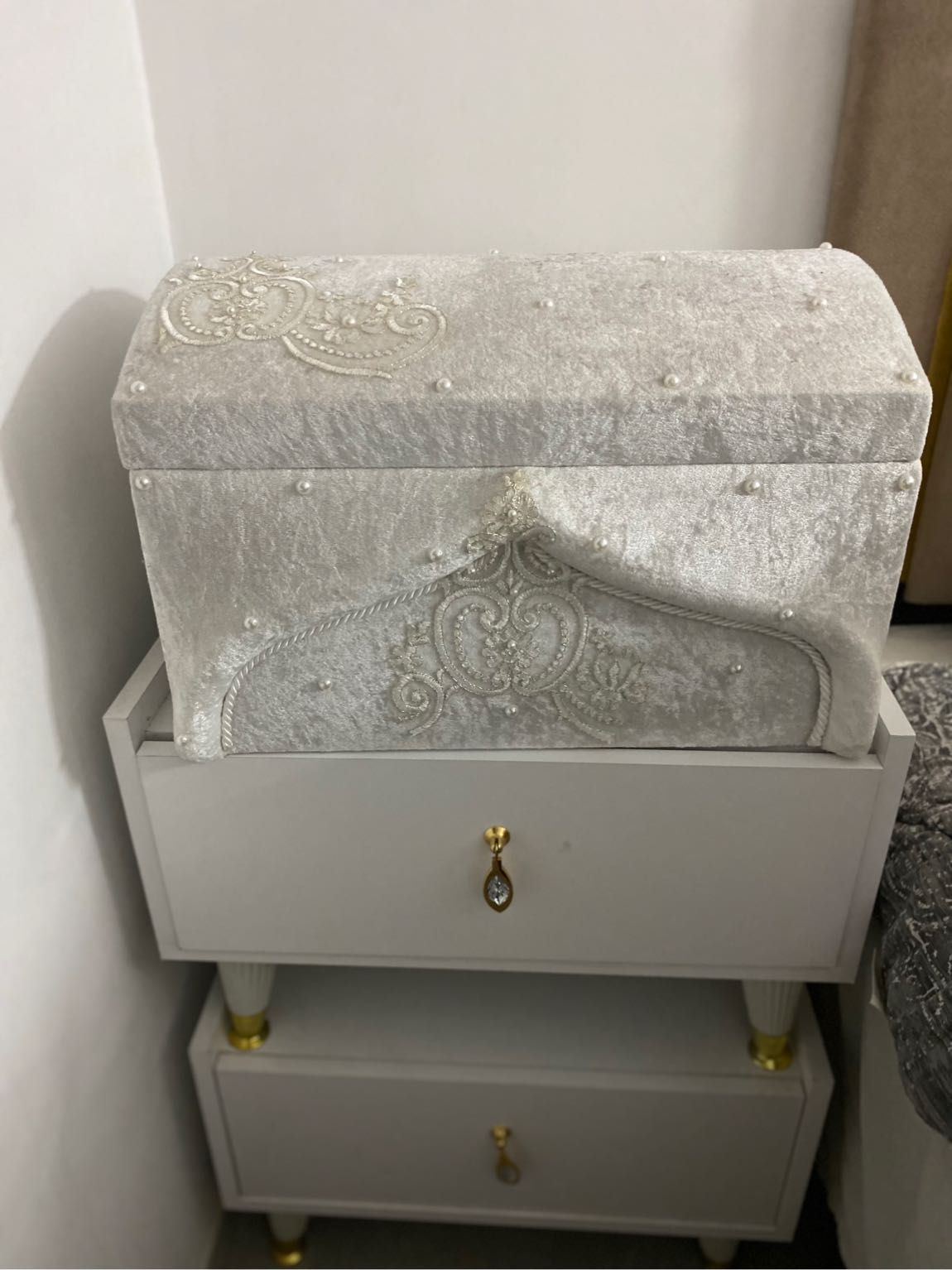 Kadife çeyiz sandığı — görsel 2/7