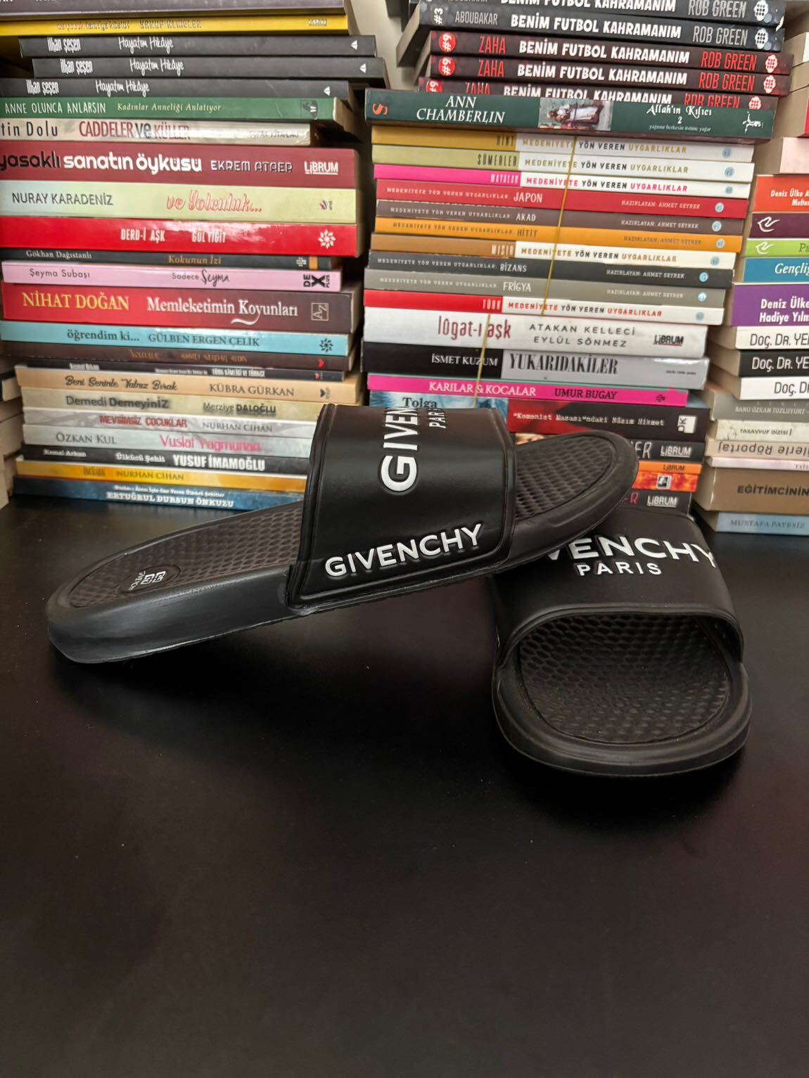 Givenchy Siyah Terlik 40 — görsel 2/4