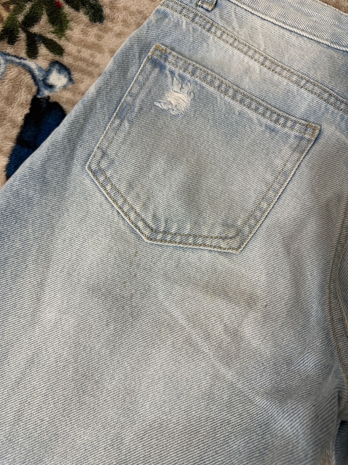 Bershka Yırtık Mavi Kot Pantolon — görsel 4/5