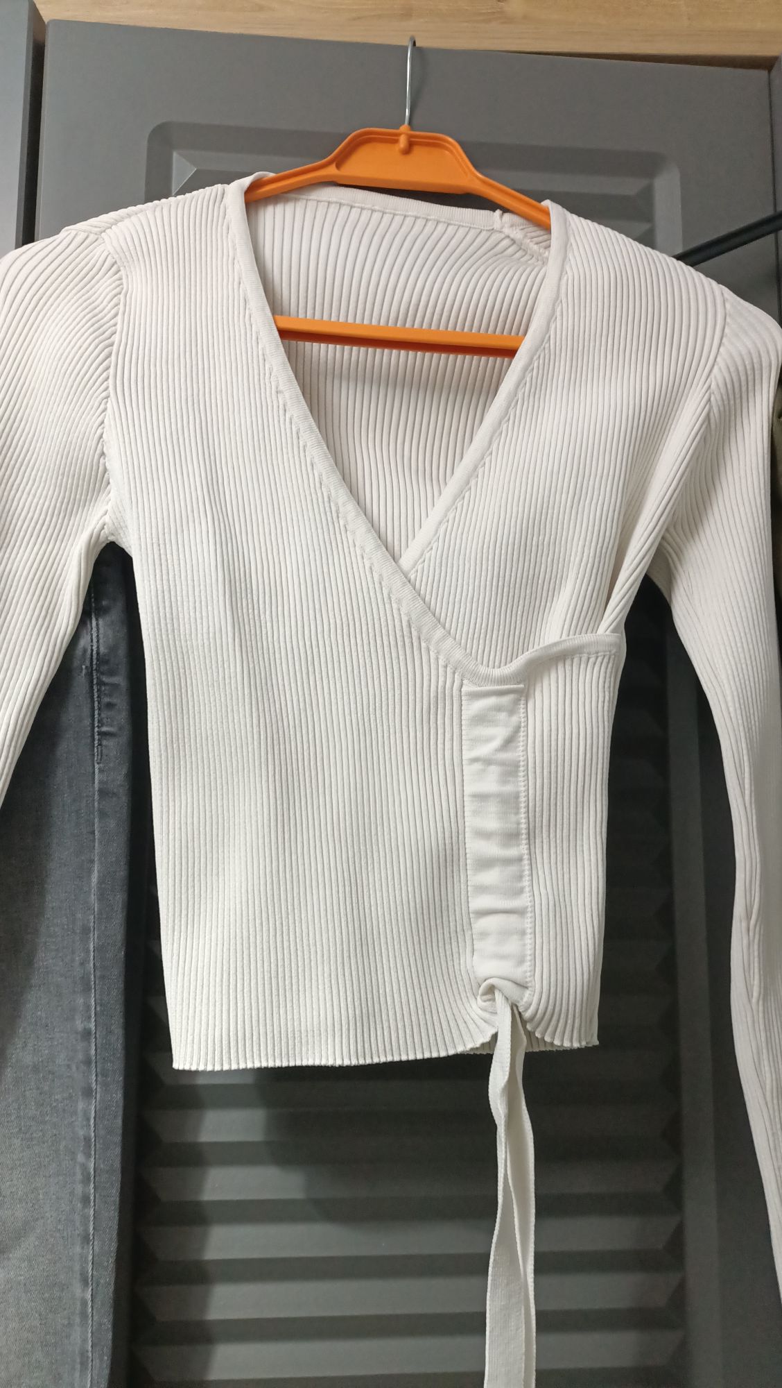 Mango Kot Bluz ve yeşil pantolon — görsel 3/4