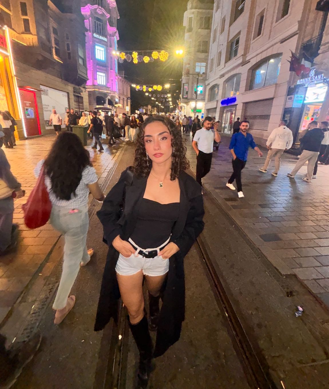 H&M Denim Mini Şort — görsel 2/4