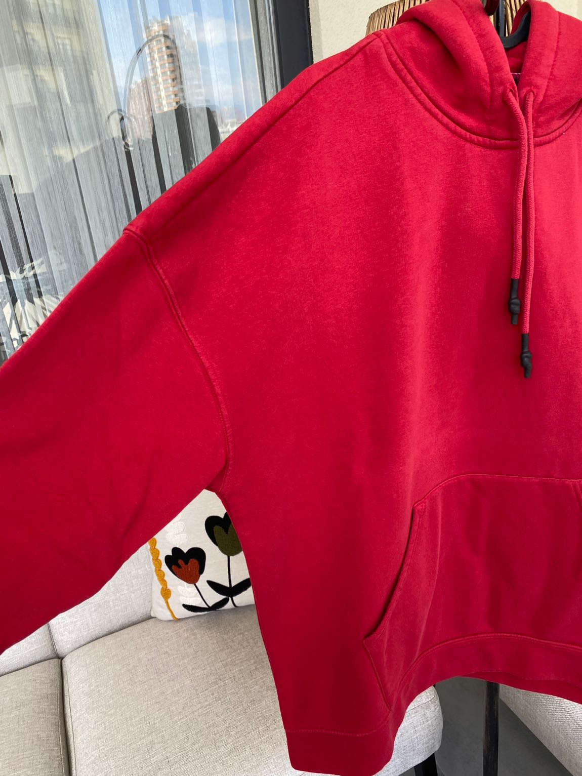 Mavi Kırmızı Kapüşonlu Sweatshirt — görsel 9/11