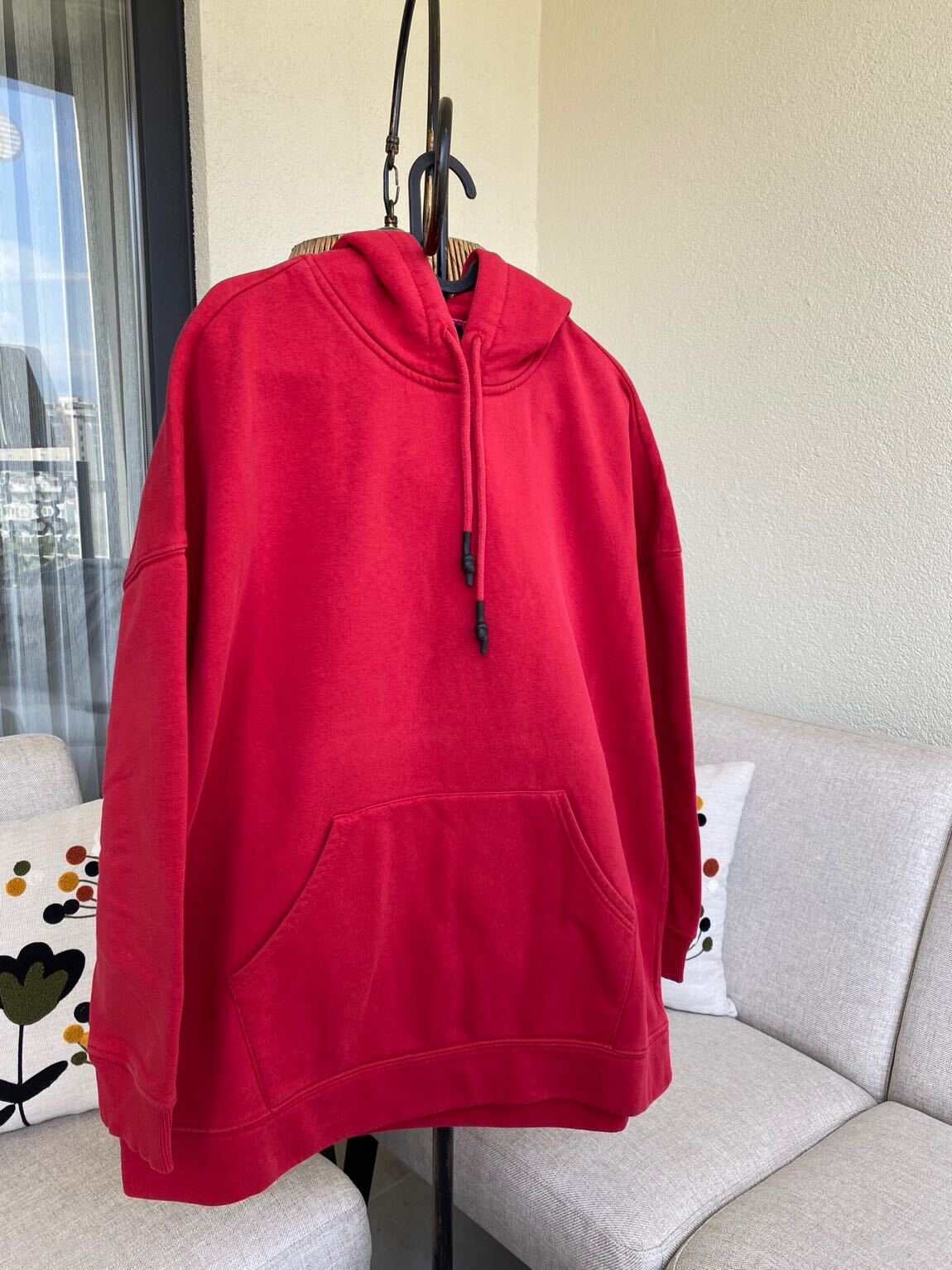 Mavi Kırmızı Kapüşonlu Sweatshirt — görsel 2/11