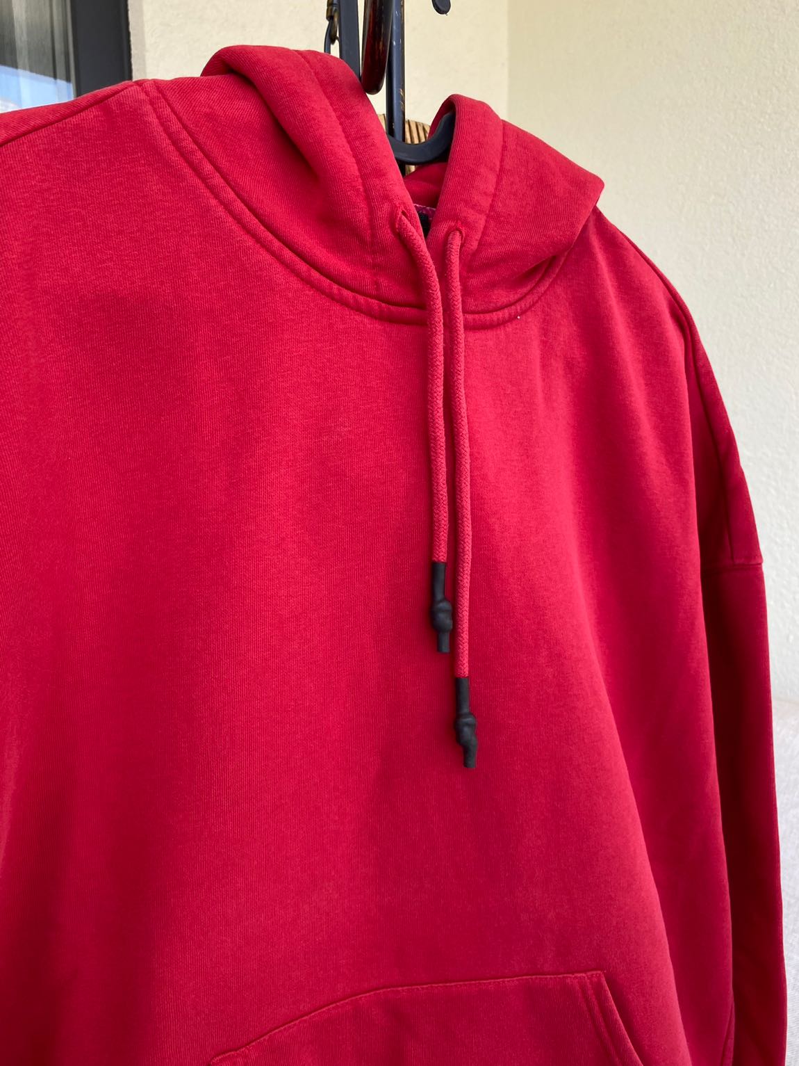 Mavi Kırmızı Kapüşonlu Sweatshirt — görsel 3/11