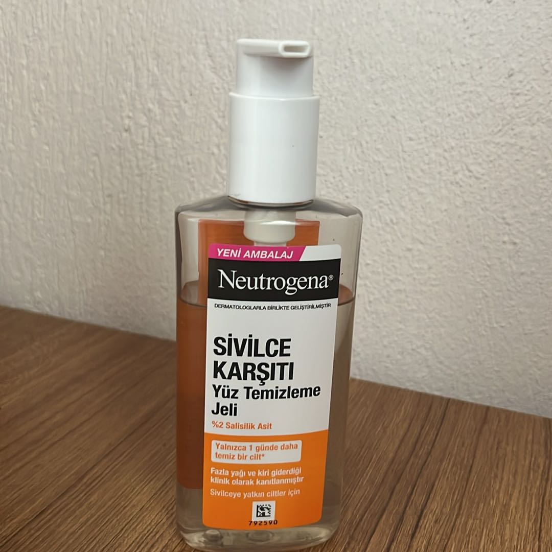 Neutrogena Yüz Temizleme Jeli Seti — görsel 2/3