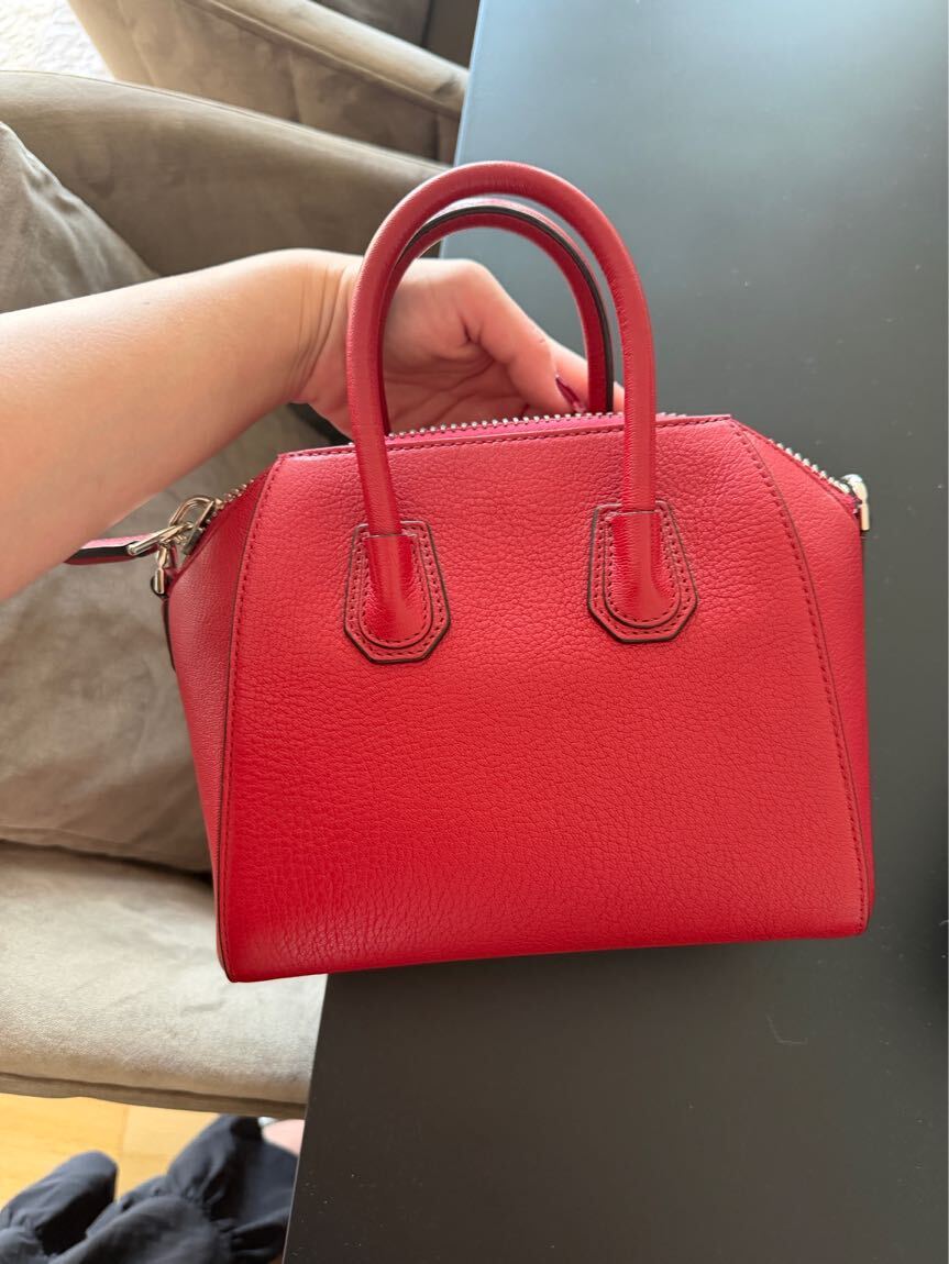 Givenchy — görsel 2/6