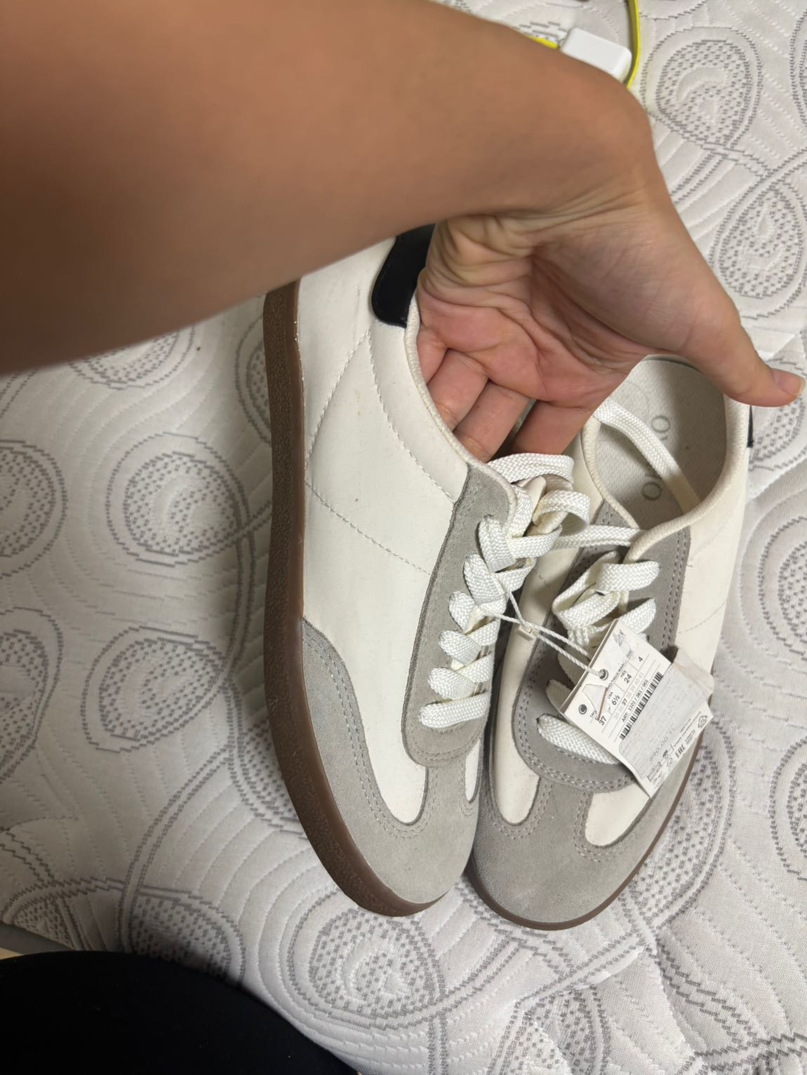 Beyaz Süet Sneaker — görsel 2/5