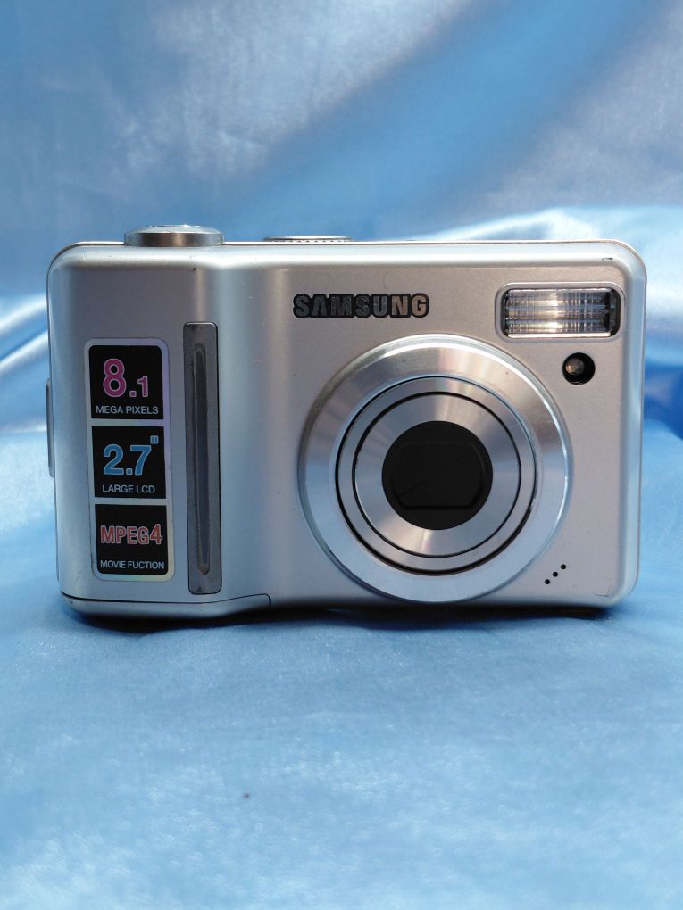 Samsung Retro Dijital Fotoğraf Makinesi — görsel 2/9