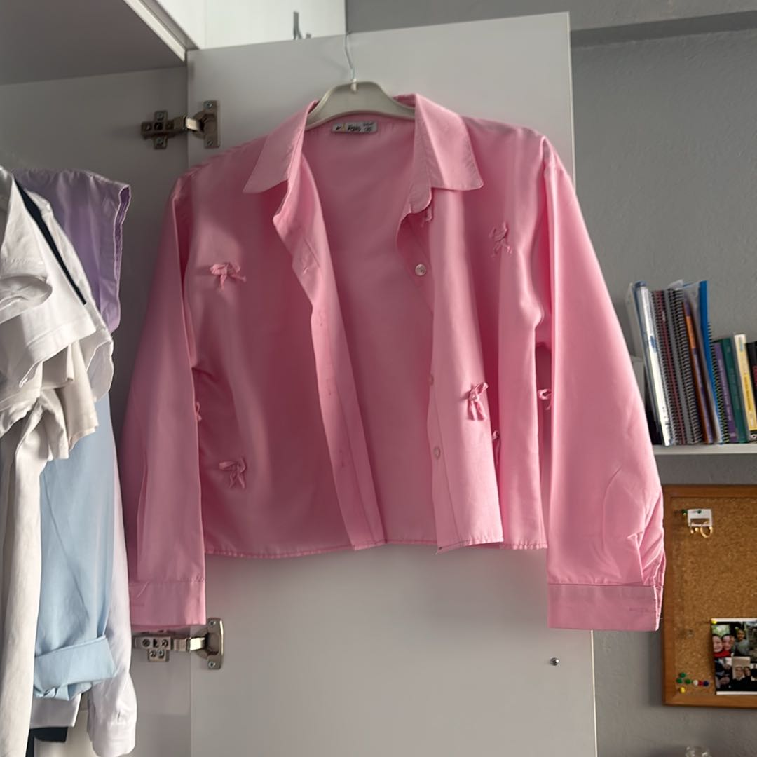 Pembe kurdele detaylı gömlek — görsel 5/6