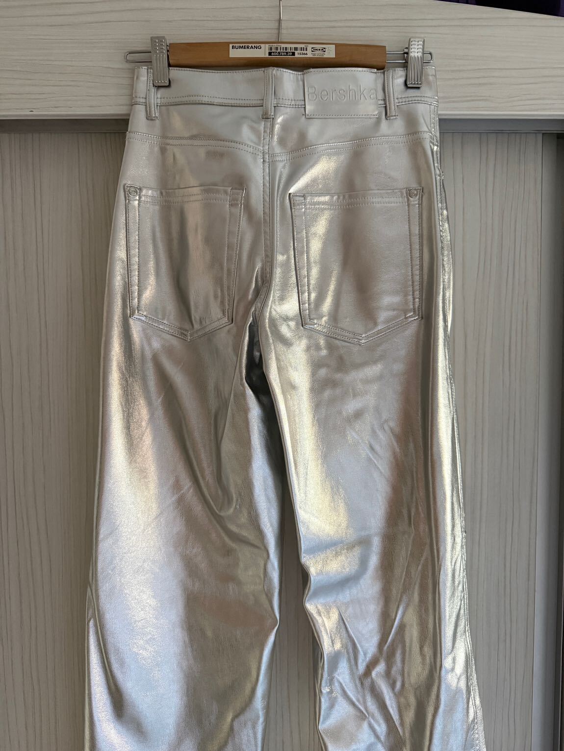 bershka metalik pantolon — görsel 2/4