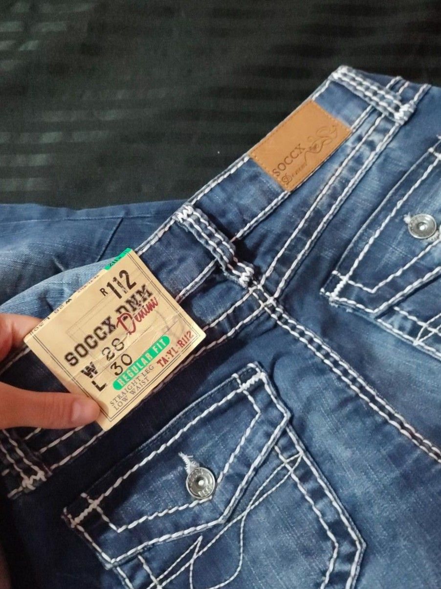 True Religion tarzı düşük bel jeans. — görsel 6/6