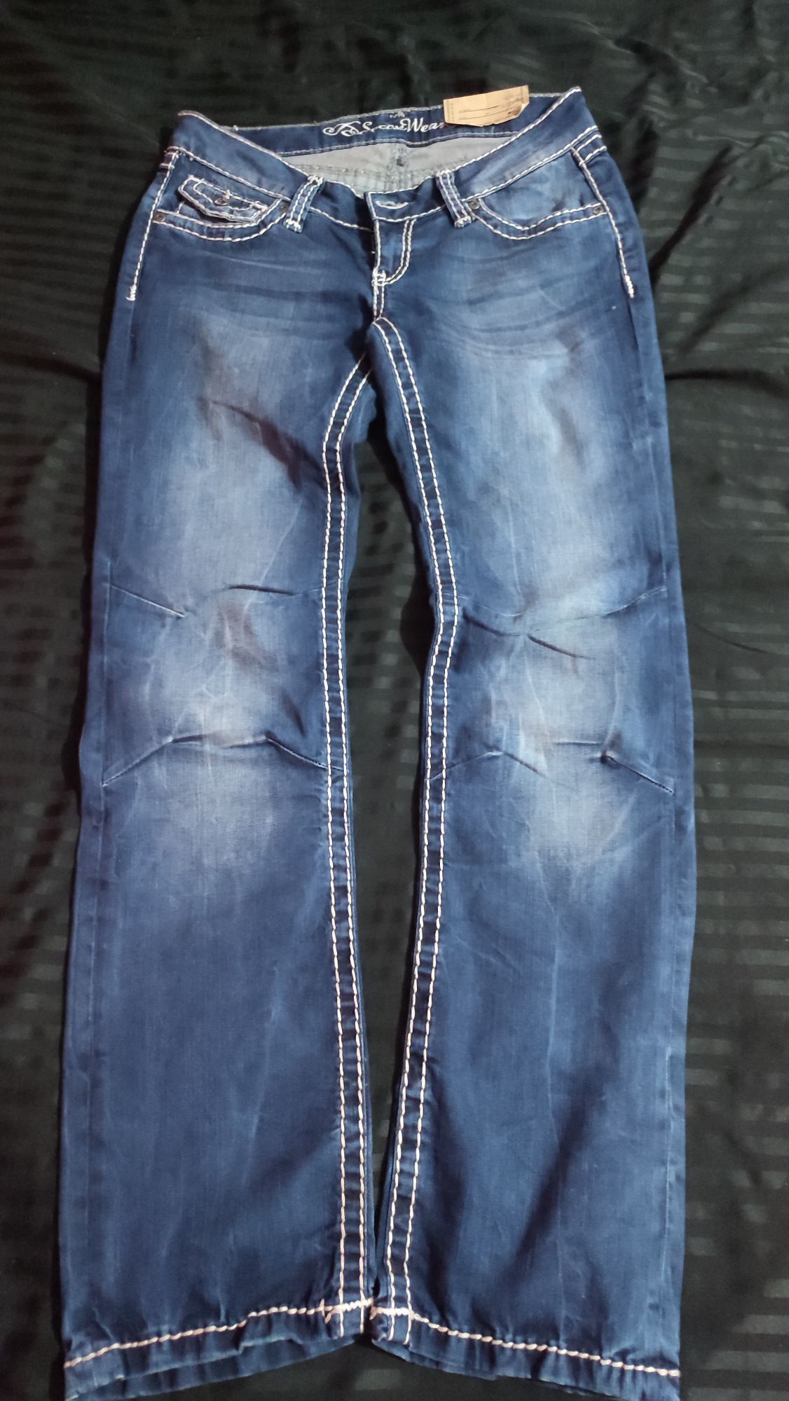 True Religion tarzı düşük bel jeans. — görsel 2/6
