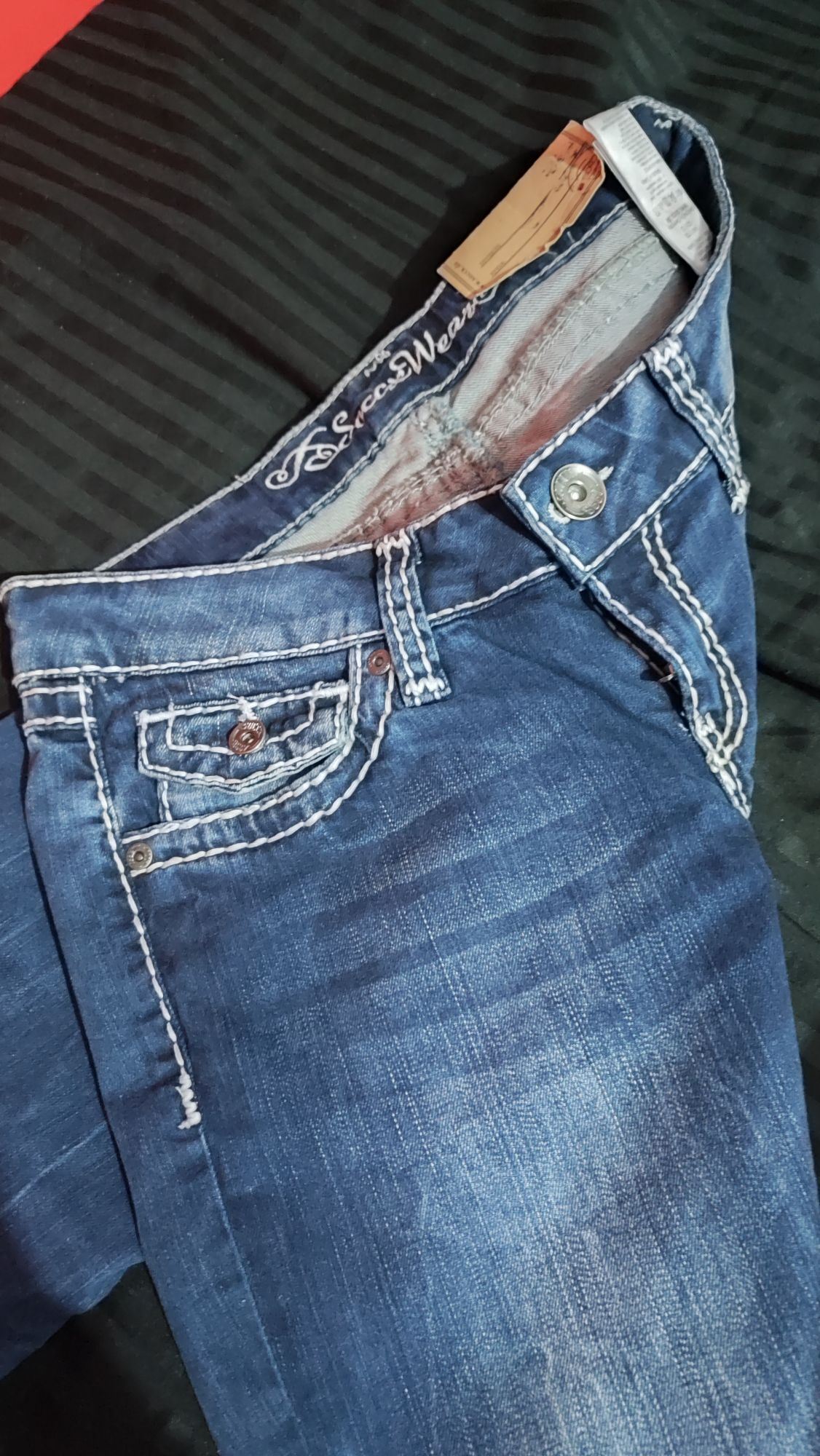 True Religion tarzı düşük bel jeans. — görsel 4/6