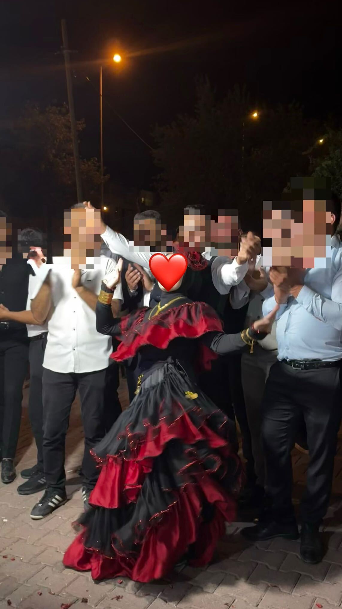 Siyah Kırmızı roman konsepti — görsel 4/4