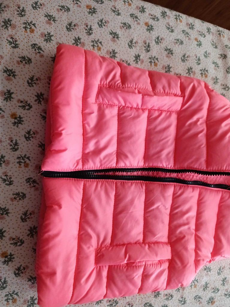 Kapüşonlu Pembe Yelek 6.7 yas — görsel 3/5