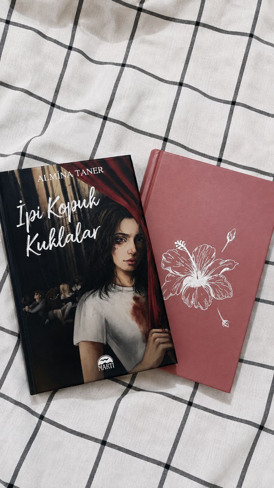 İpi Kopuk Kuklalar Kitabı — görsel 2/5