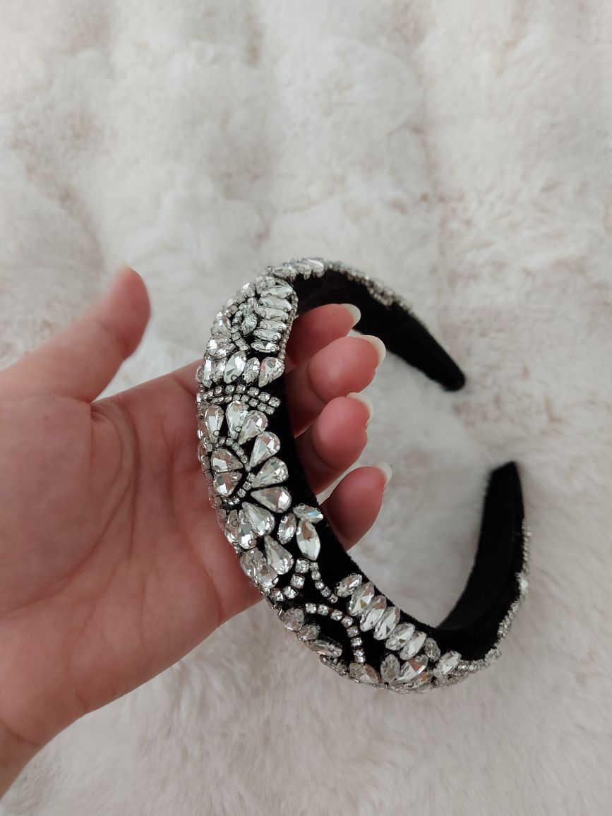 taşlı taç — görsel 6/16
