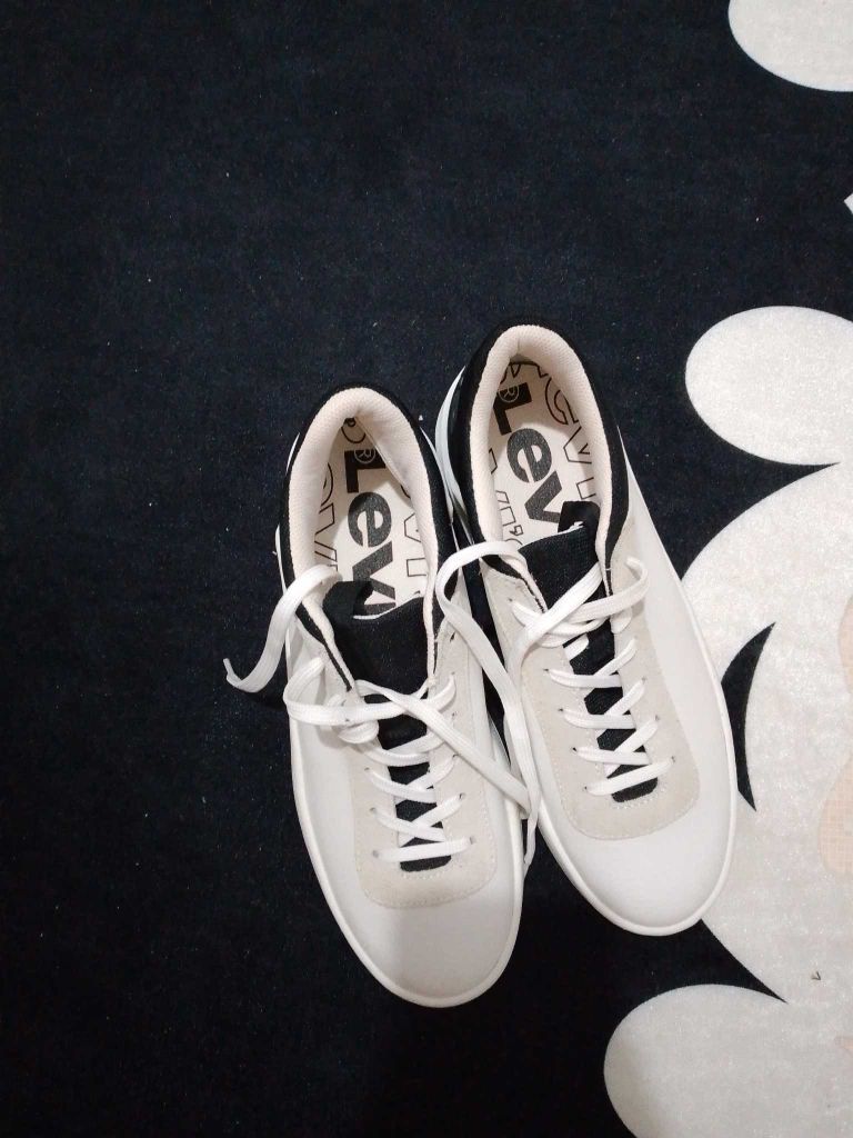 Beyaz Sneaker — görsel 2/5