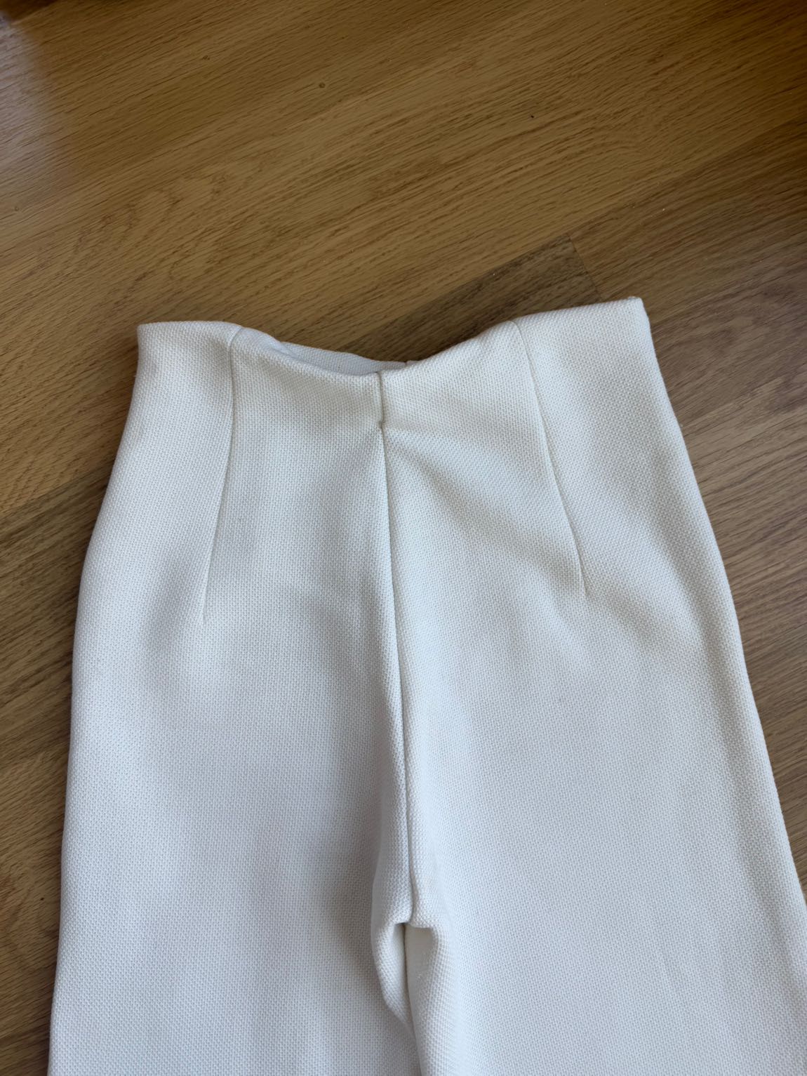 Kalın Dokulu Beyaz Ceket Pantolon Takım — görsel 9/10