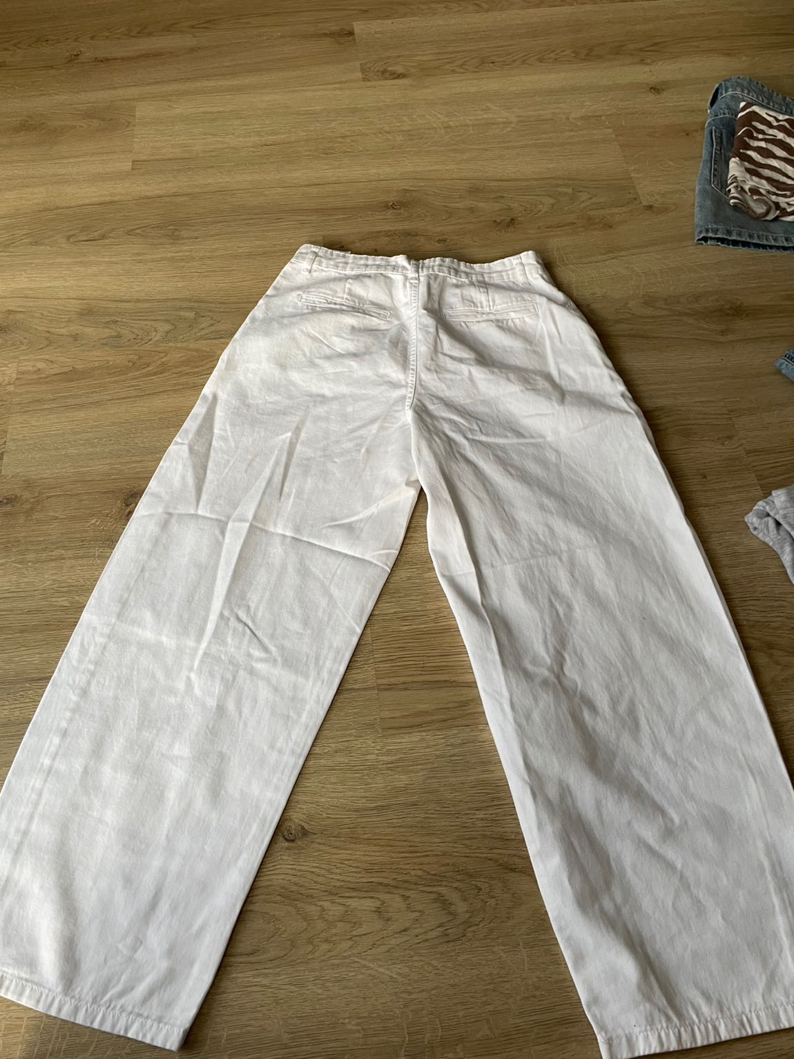 Beyaz Geniş Paça Pantolon — görsel 2/3