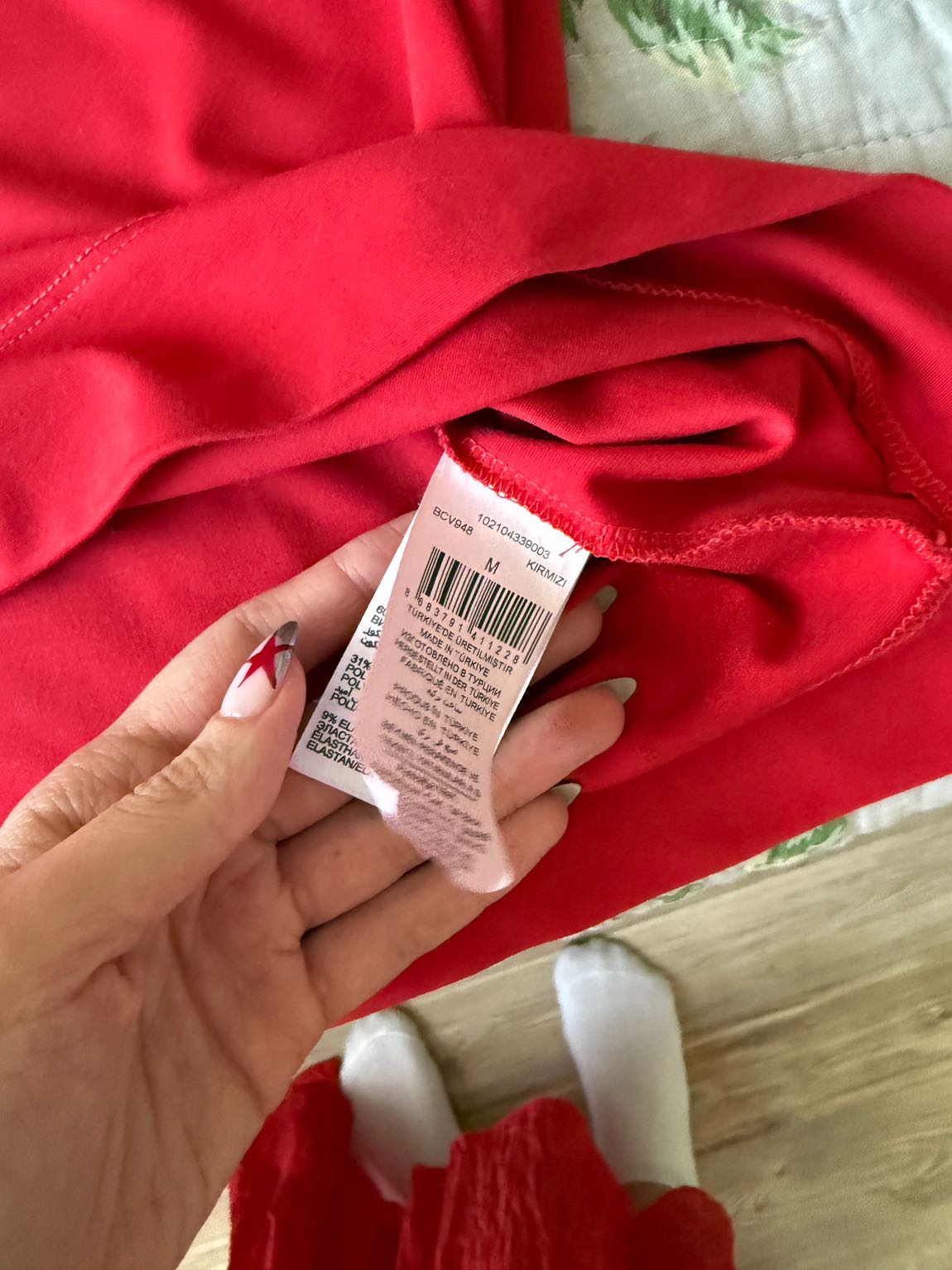 Beymen Kırmızı V Yaka T-Shirt — görsel 3/5