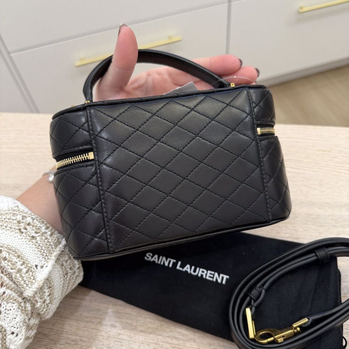 Saint Laurent Siyah Kapitone Çanta ve Gü — görsel 4/7