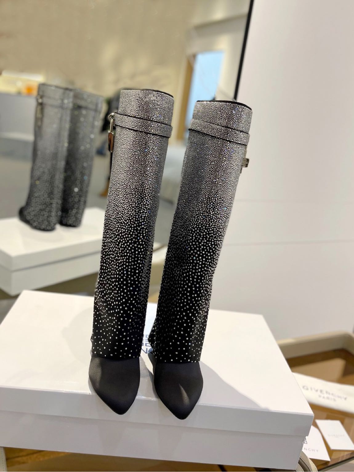 Givenchy — görsel 4/9