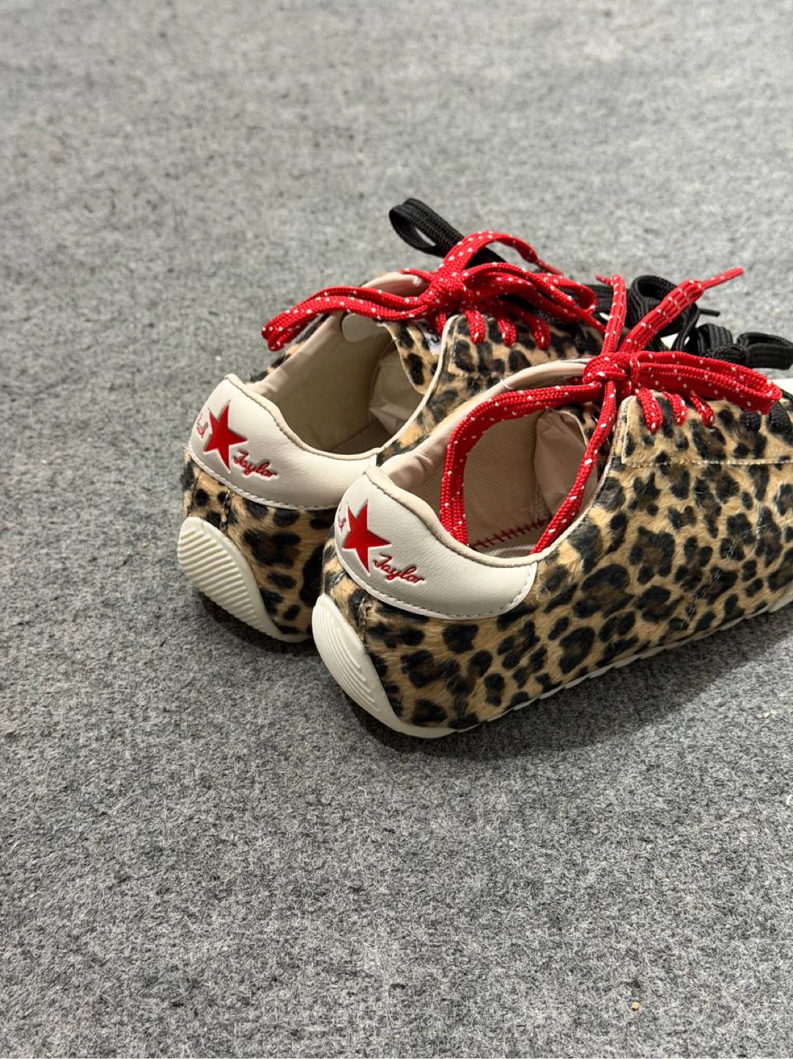 Converse Leopar Desenli Sneaker — görsel 3/4