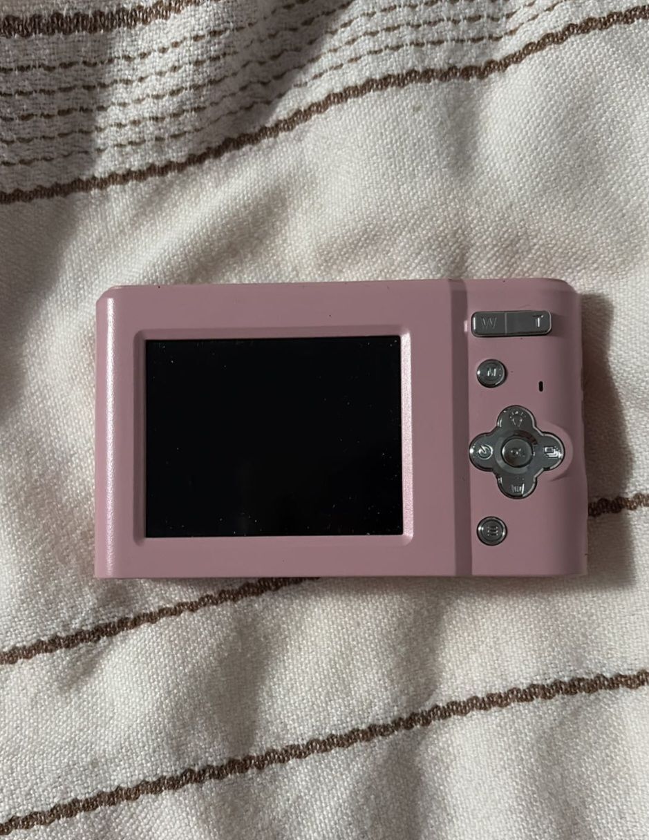 Pembe Dijital Fotoğraf Makinesi — görsel 2/4