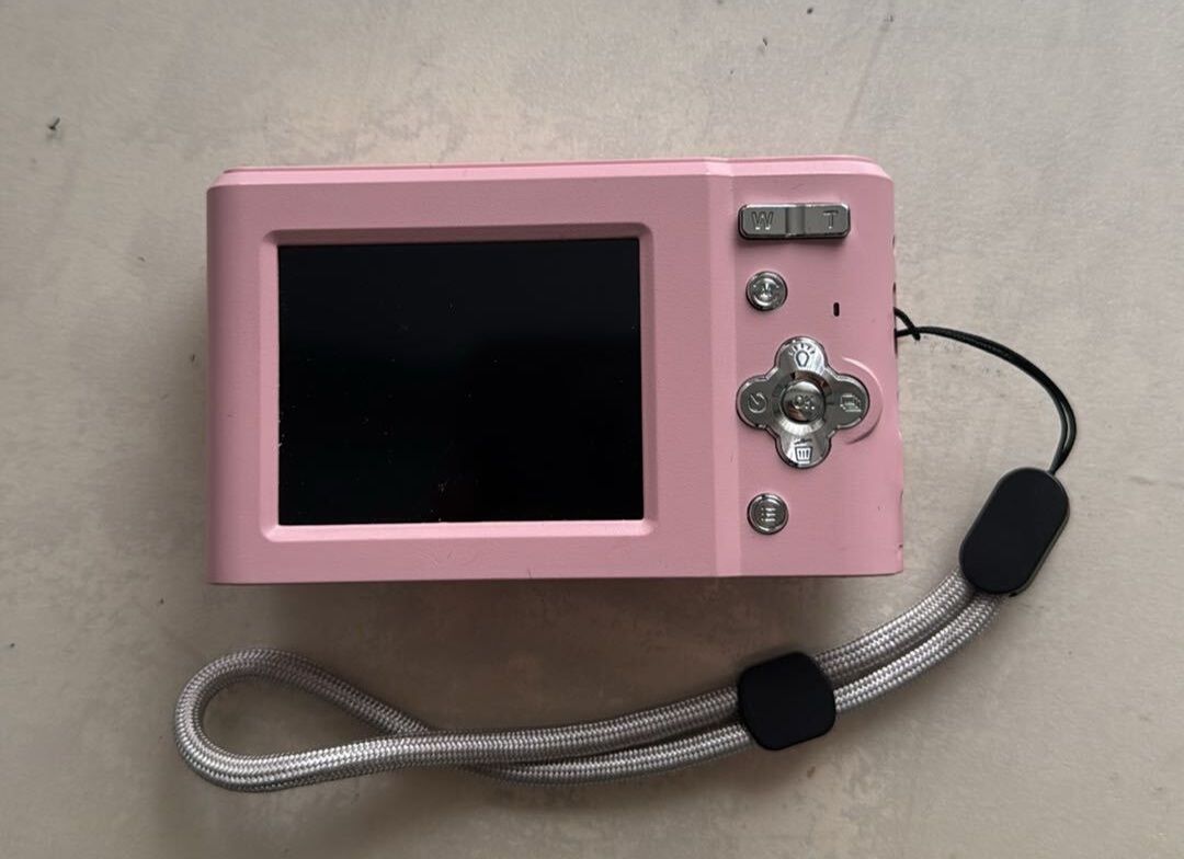 Pembe Dijital Fotoğraf Makinesi — görsel 2/4