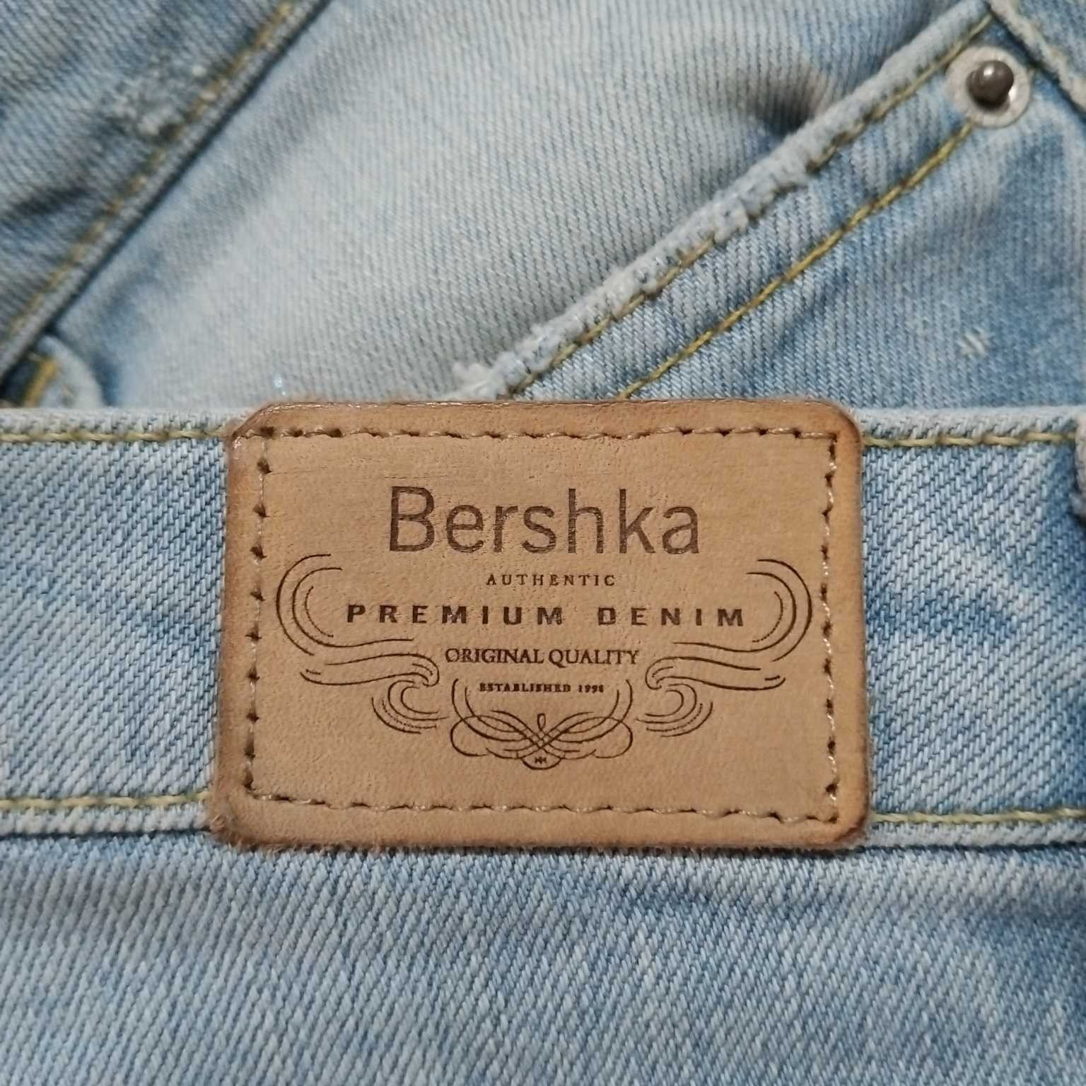 Bershka Yırtık Mavi Kot Pantolon — görsel 2/5
