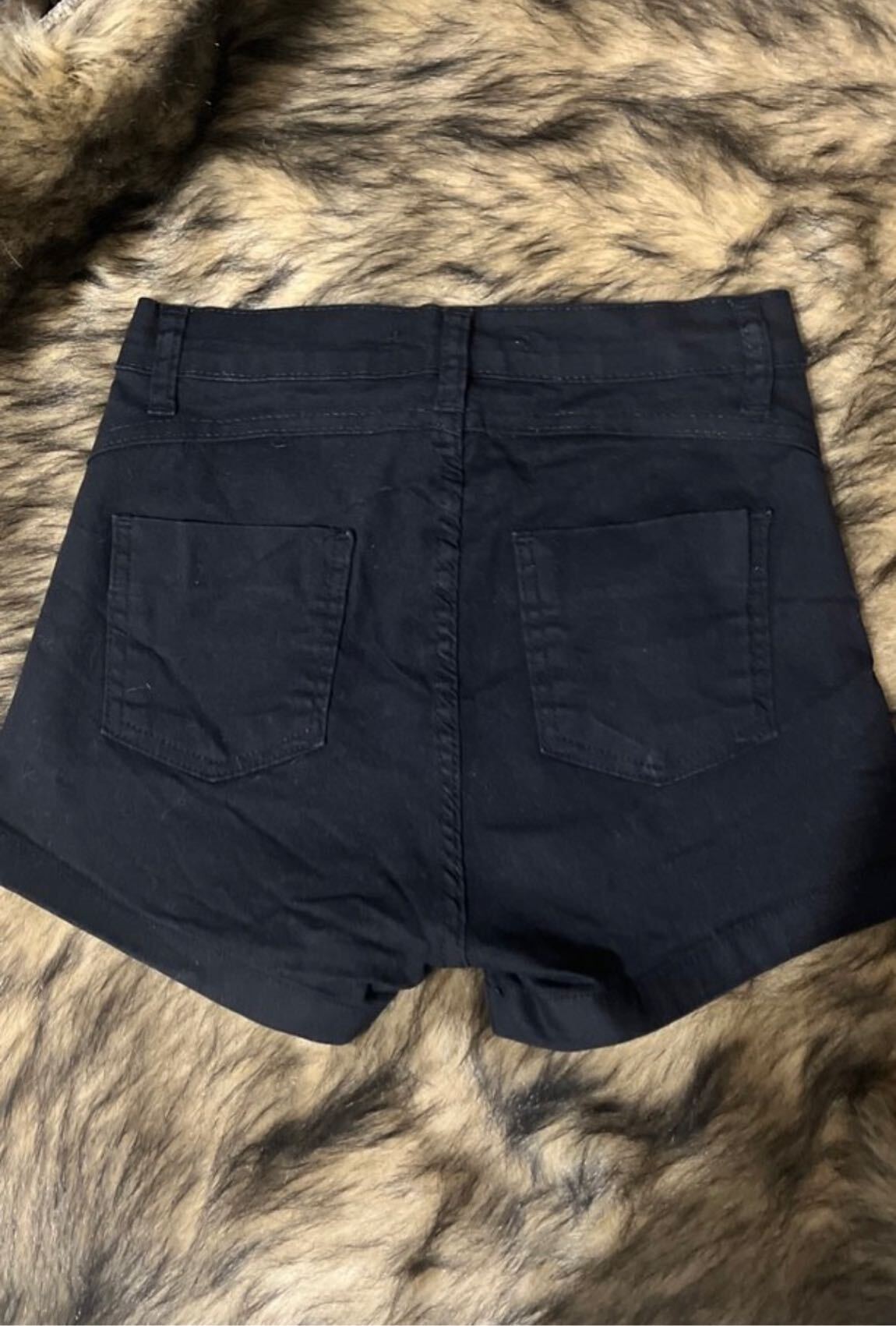 Siyah mini şort — görsel 2/4