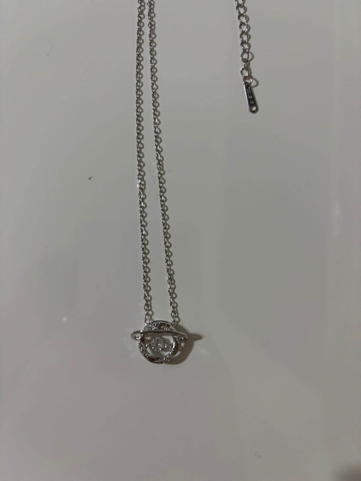 Gümüş Renk Satürn Kolye paketli — görsel 2/3