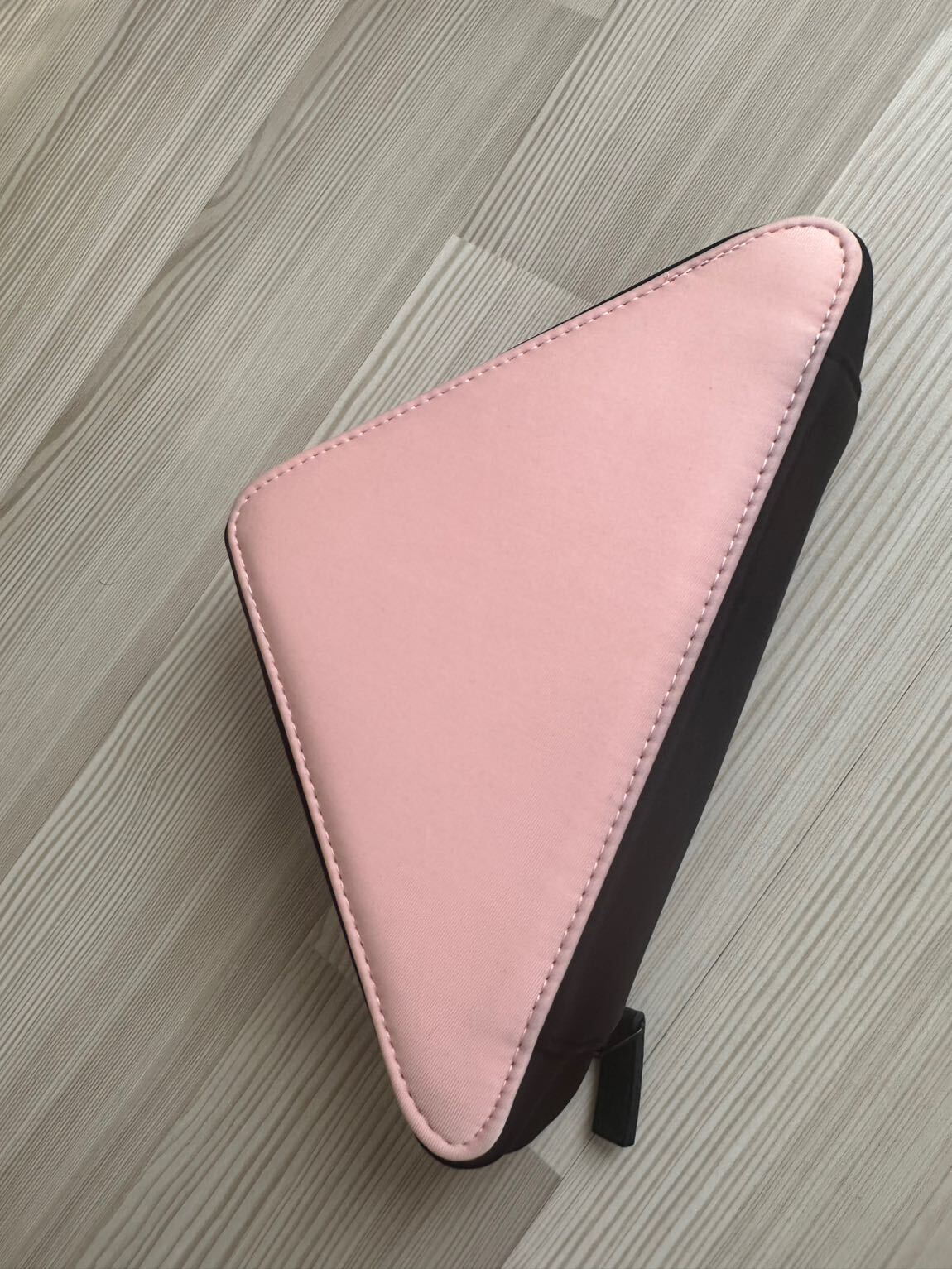Orijinal Prada Pembe Makyaj Çantası — görsel 2/5