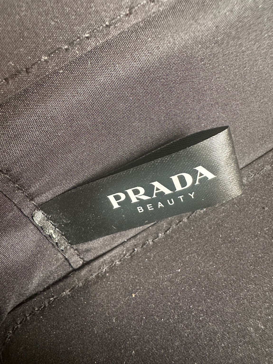 Orijinal Prada Pembe Makyaj Çantası — görsel 5/5
