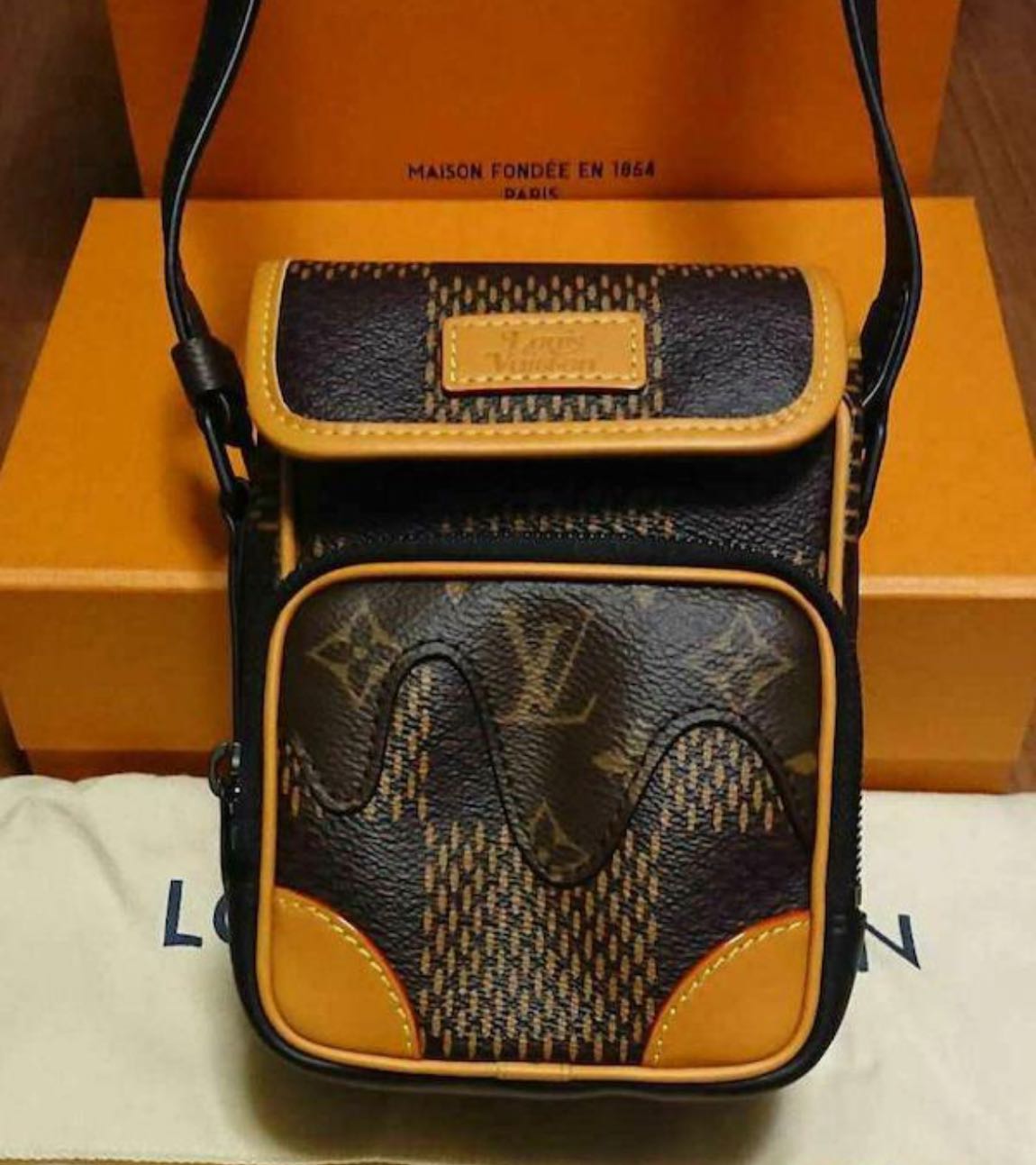 Louis Vuitton Omuz Çantası — görsel 2/7