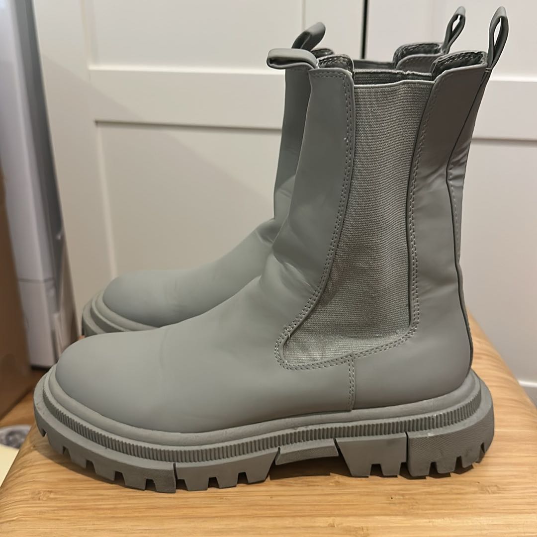 Bershka Gri Postal Bot — görsel 2/4