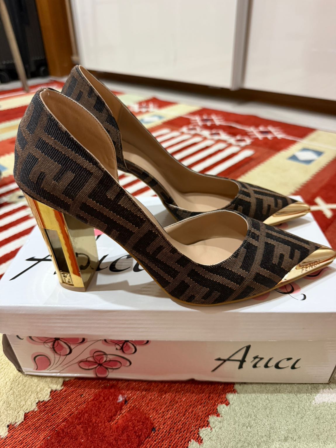 Fendi Stiletto Ayakkabı — görsel 2/6