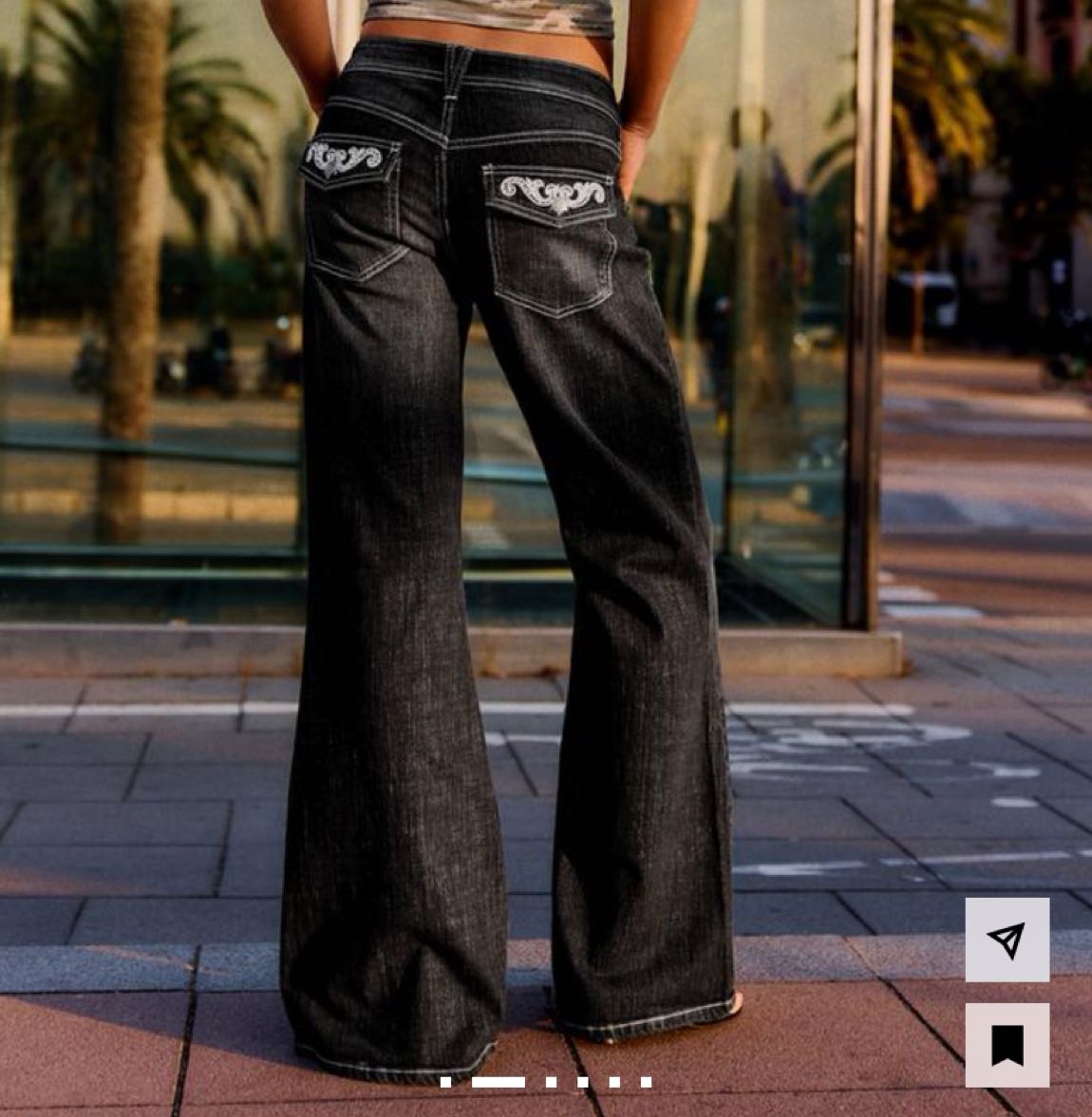 Bershka Nakışlı Düşük Bel Flare Jean — görsel 2/4