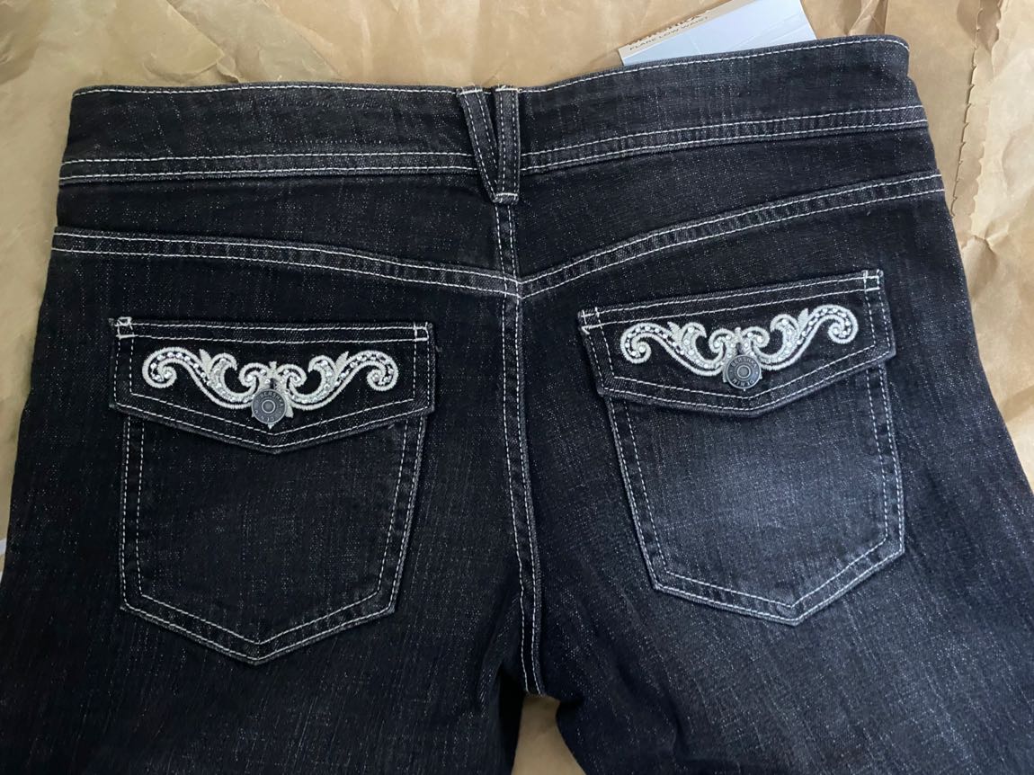 Bershka Nakışlı Düşük Bel Flare Jean — görsel 3/4