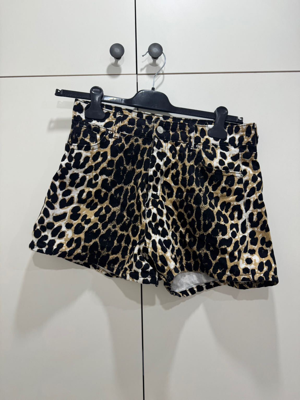 Leopar Desenli Şort — görsel 2/4