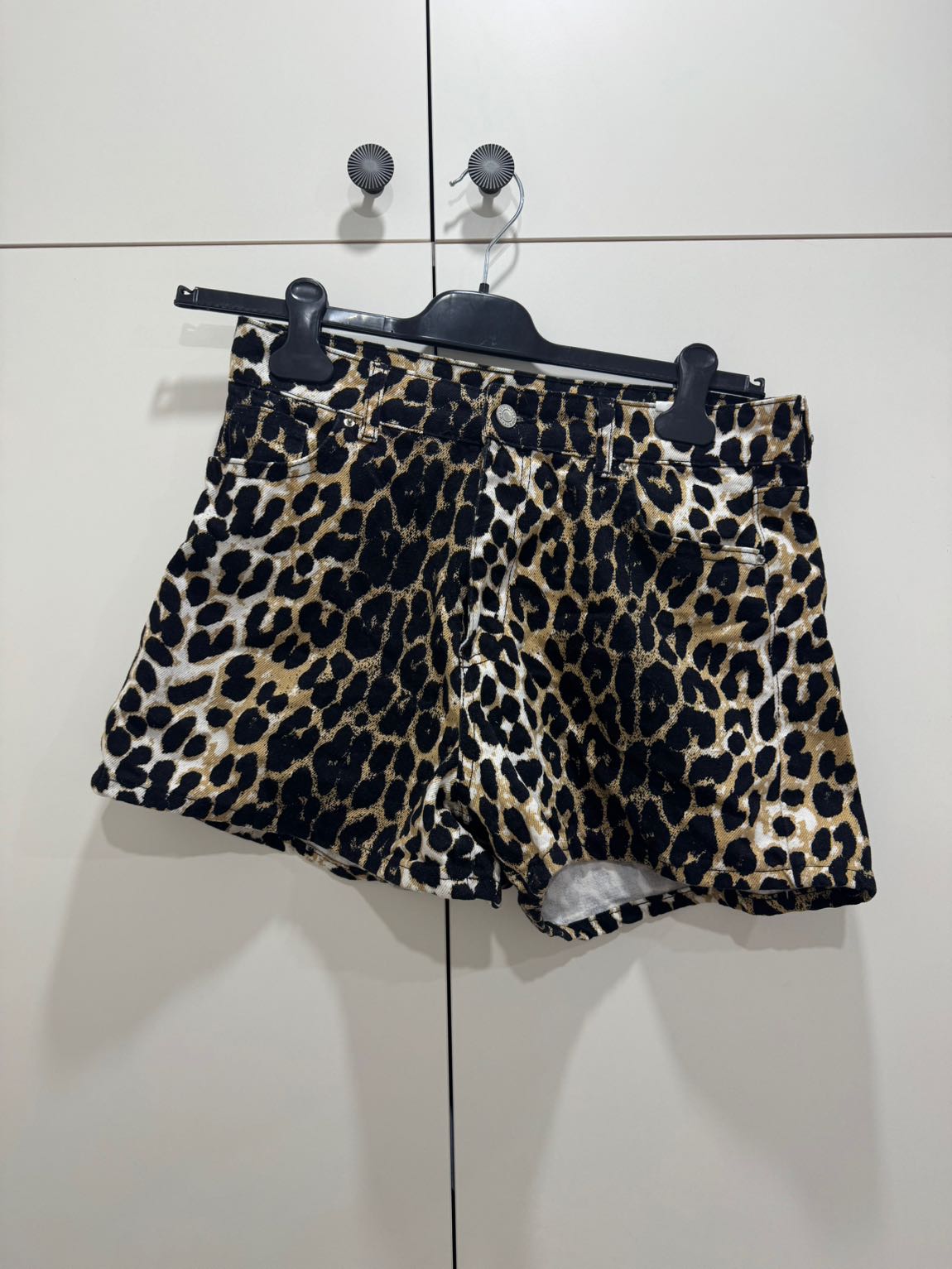 Leopar Desenli Şort — görsel 3/4