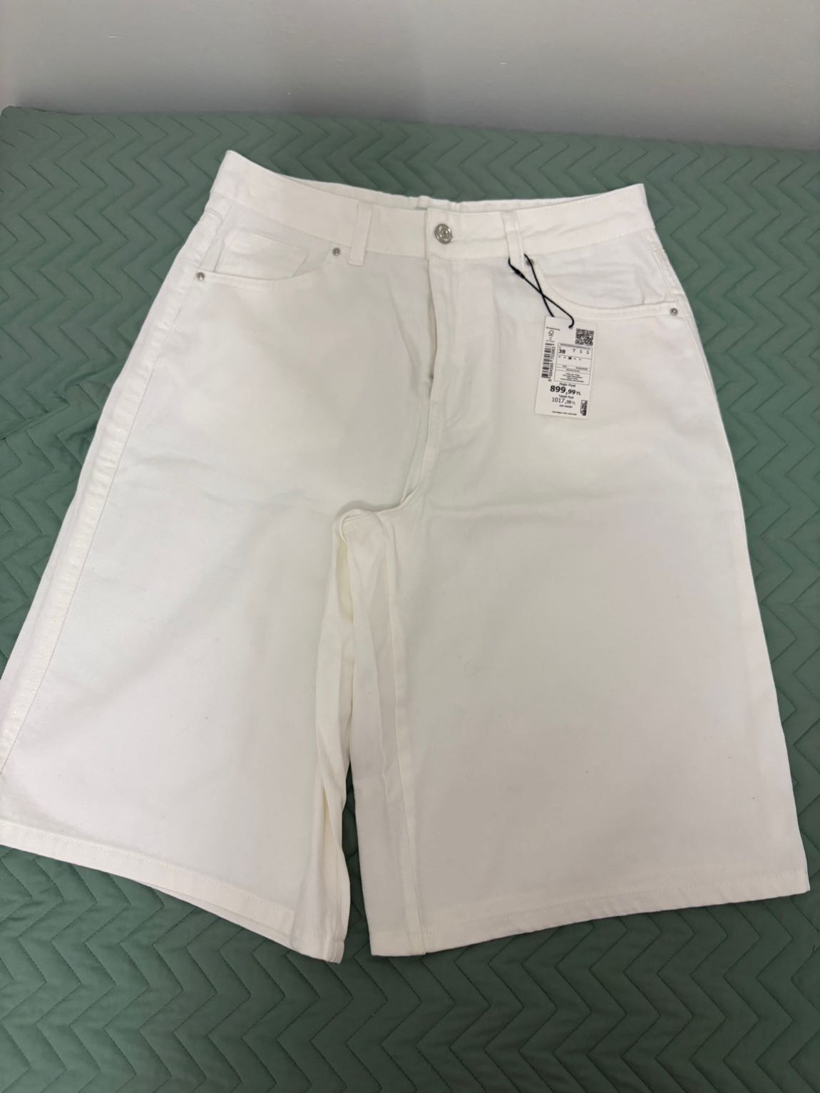 Beyaz bermuda şort — görsel 2/4