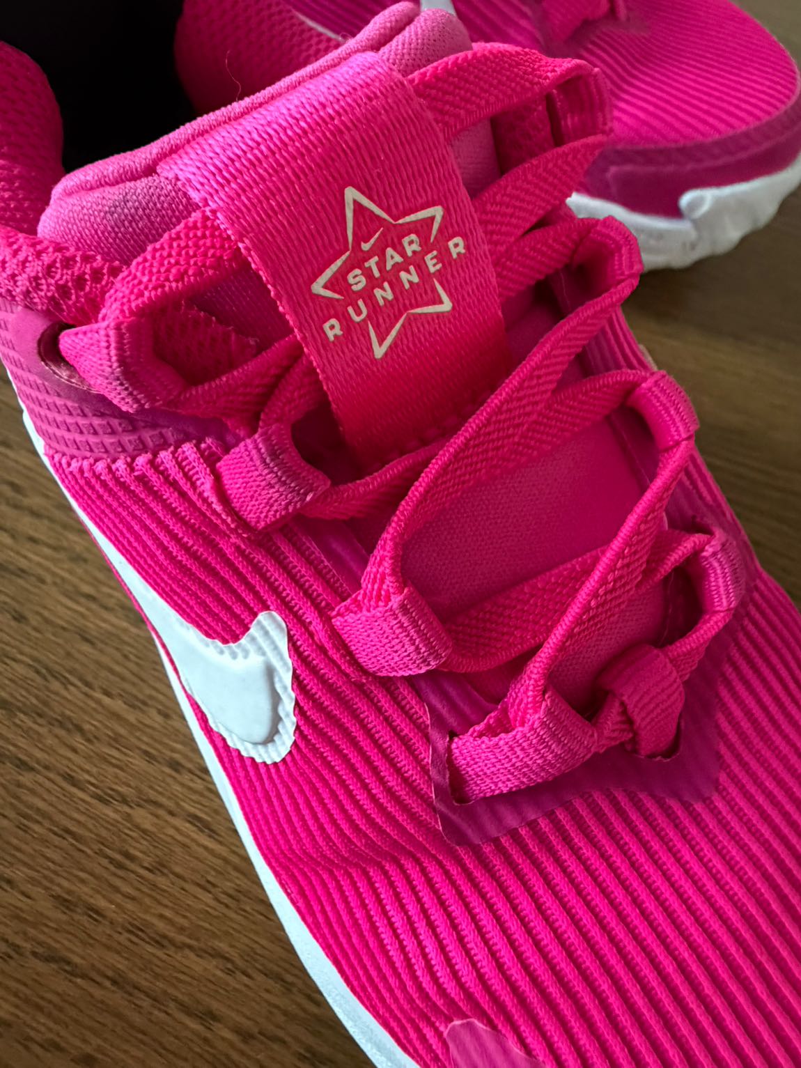 Nike Pembe Spor Ayakkabi — görsel 3/4