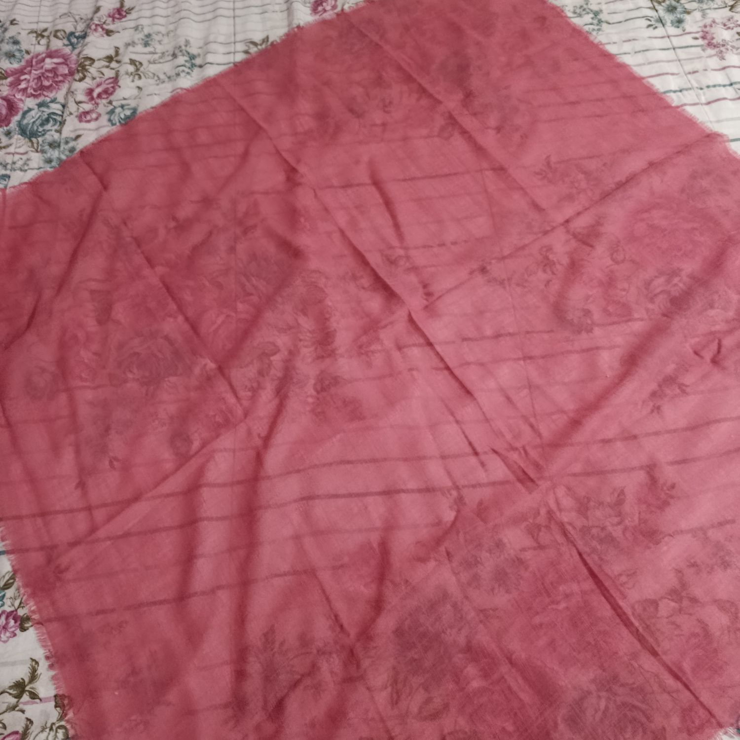 Pembe Eşarp — görsel 2/3