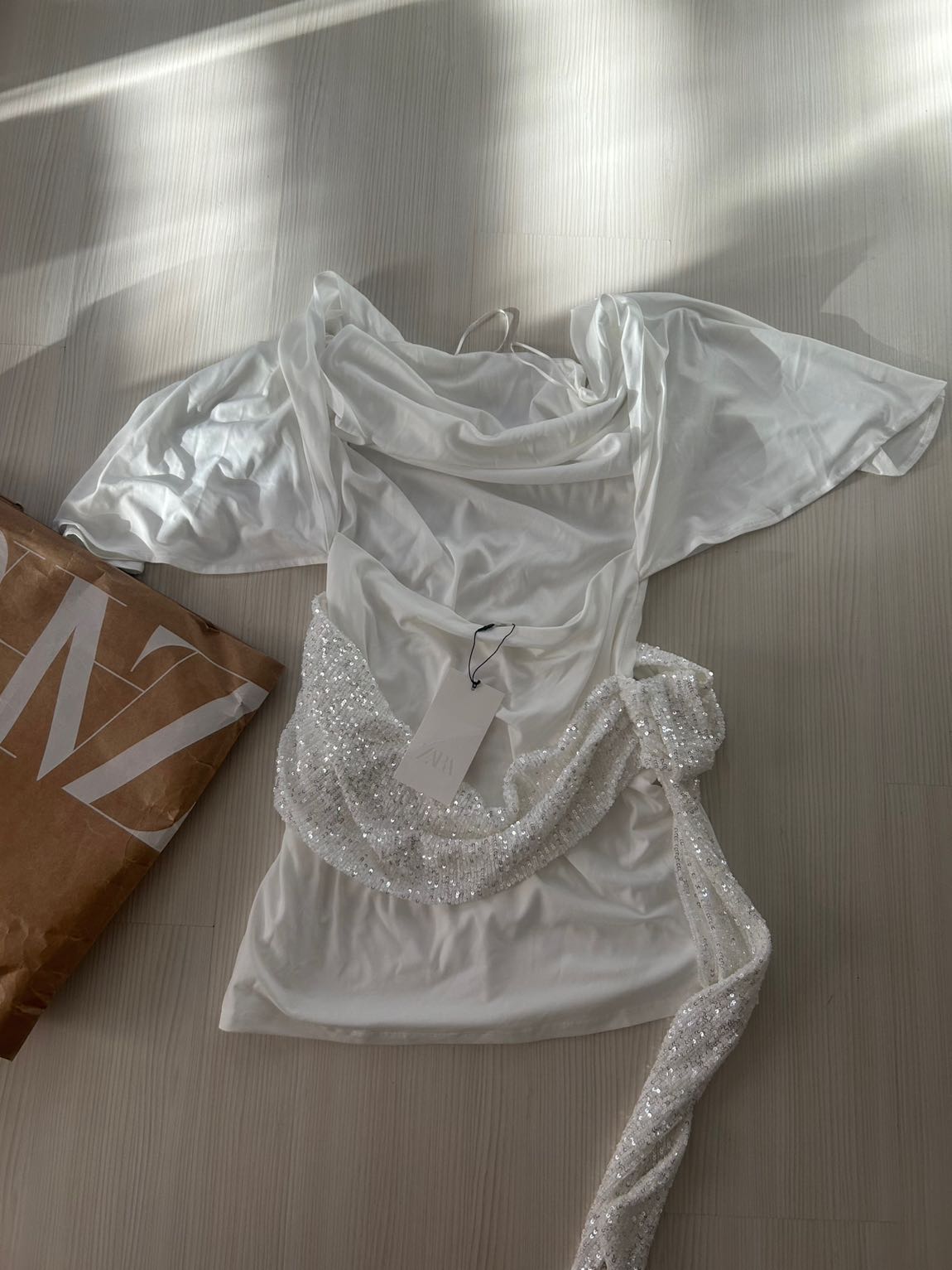 Zara Kontrast Pullu Kuşaklı Mini Elbise — görsel 2/7