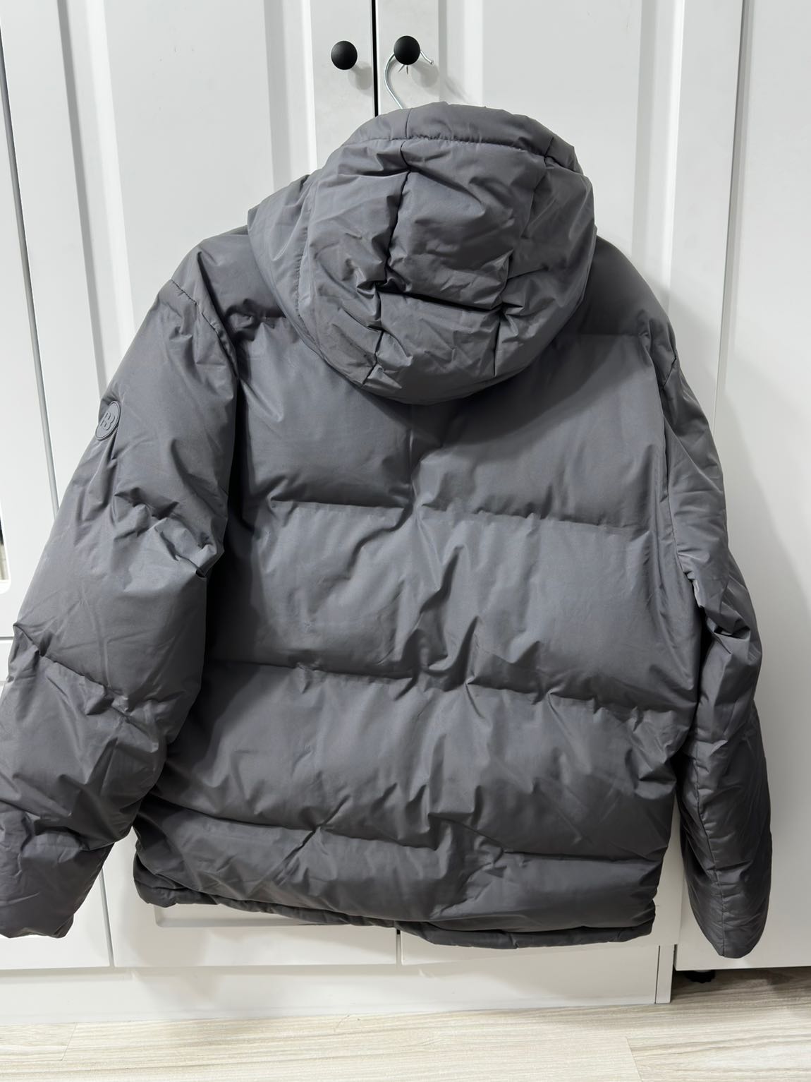 Pull&Bear Gri Kapüşonlu Mont — görsel 2/8